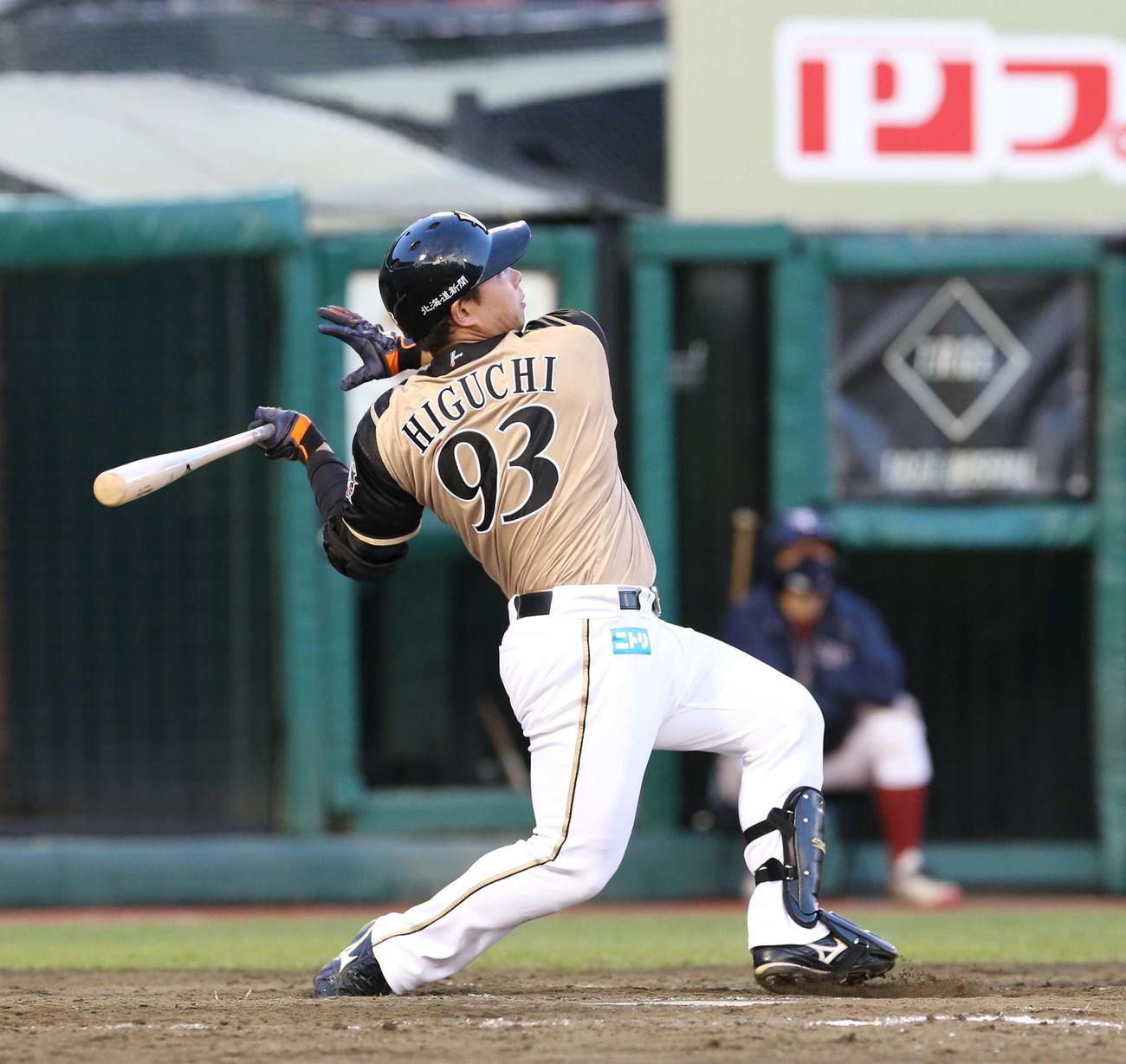 楽天対日本ハム　9回表日本ハム1死、樋口はプロ初となる左越え本塁打を放つ（撮影・佐藤翔太）
