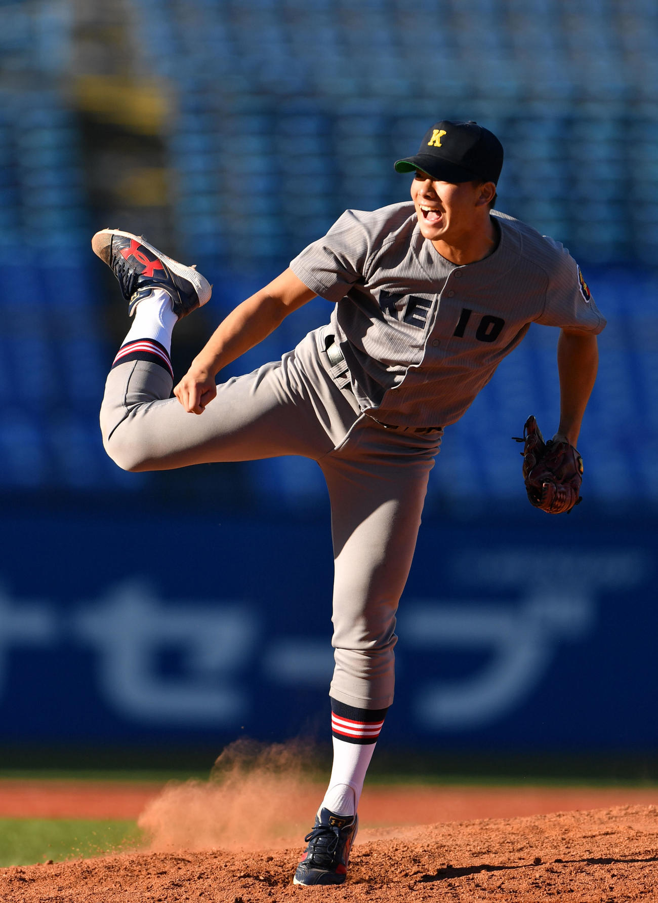 法大対慶大　7回表から登板した慶大・木沢（撮影・横山健太）