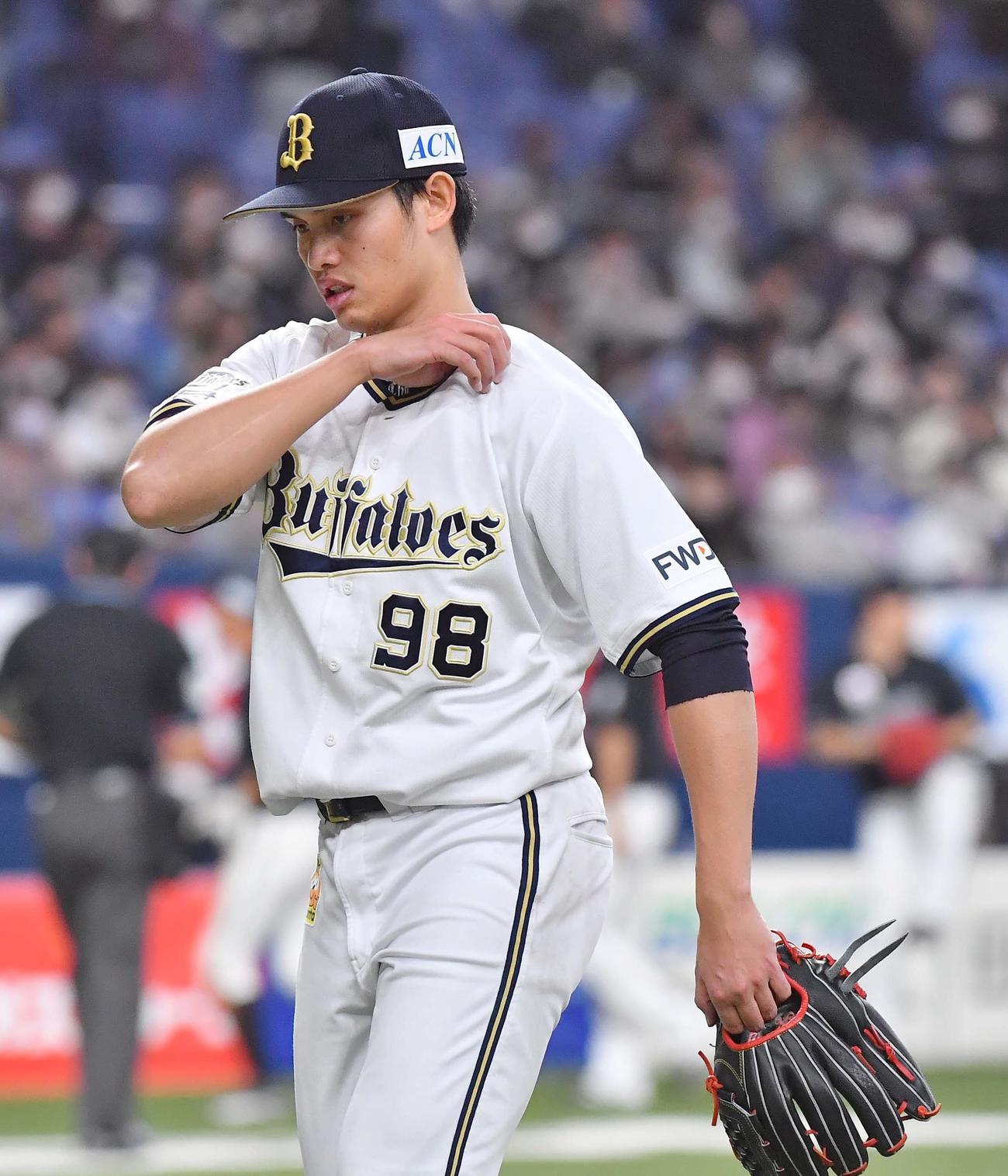 オリックス対ロッテ　5回7失点で降板する張奕（撮影・上田博志）