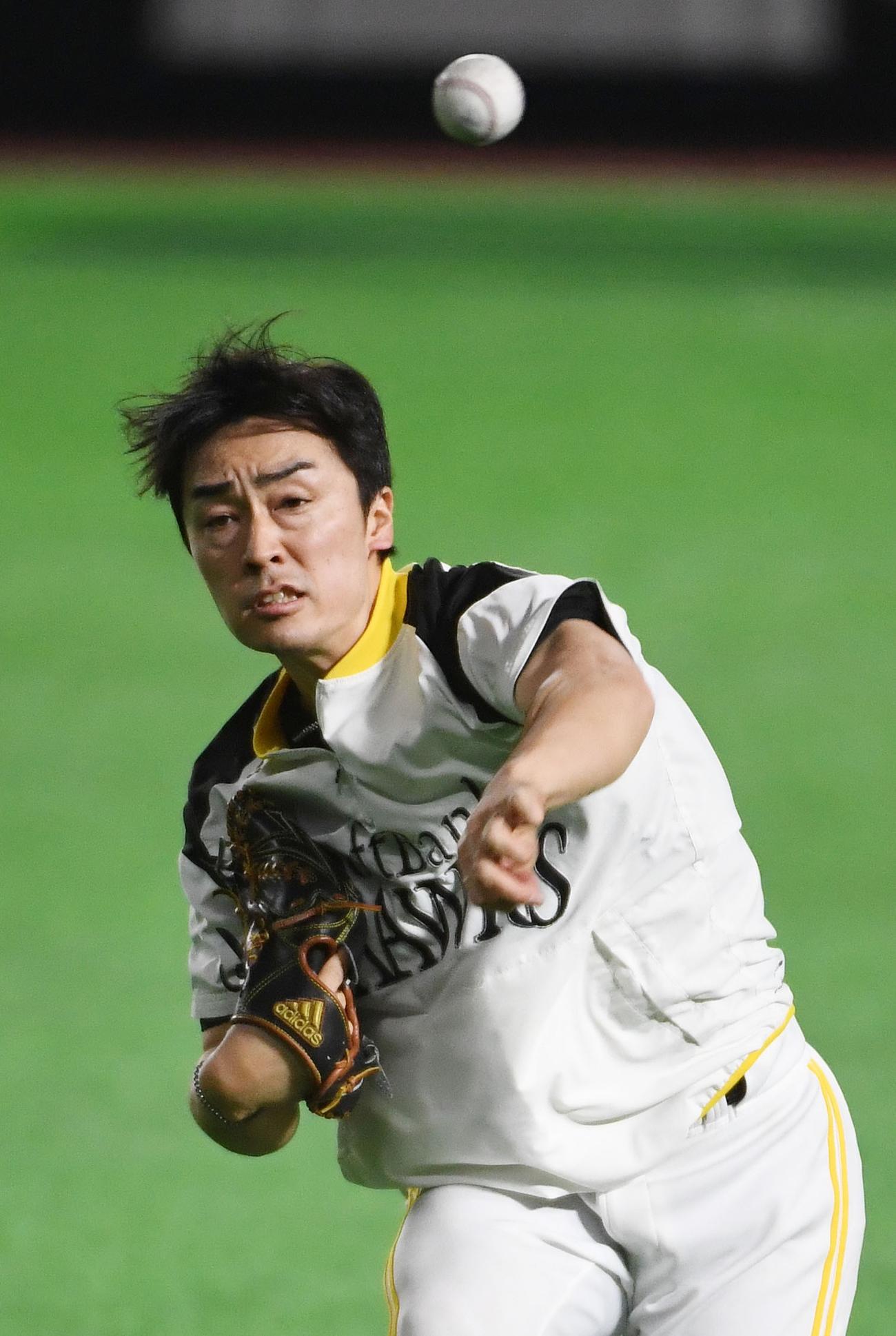 ソフトバンク情報　ロッテ戦に向け調整する和田毅（撮影・今浪浩三）