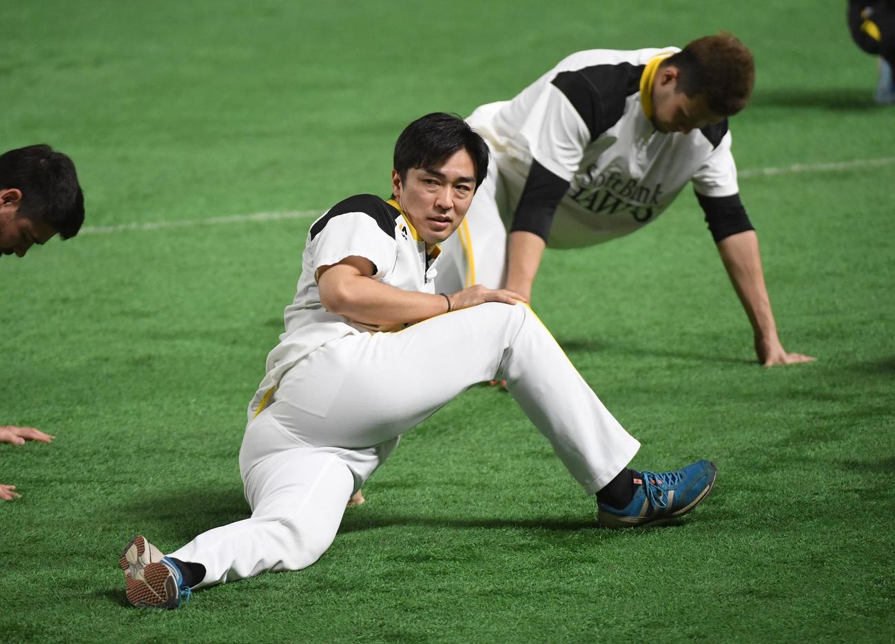 ソフトバンク情報　ロッテ戦に向け調整する和田毅（撮影・今浪浩三）
