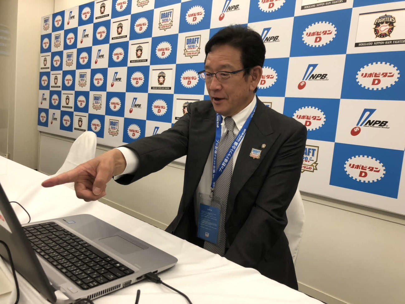 ドラフト1位で苫小牧駒大・伊藤を指名後にオンライン会見に臨む日本ハム栗山監督