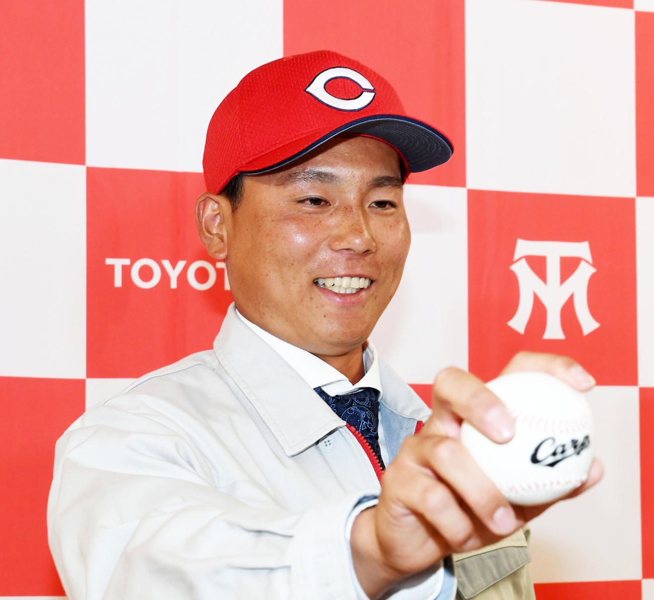 広島に1位で指名されたトヨタ自動車の栗林良吏はプロでの活躍を誓う（撮影・前岡正明）
