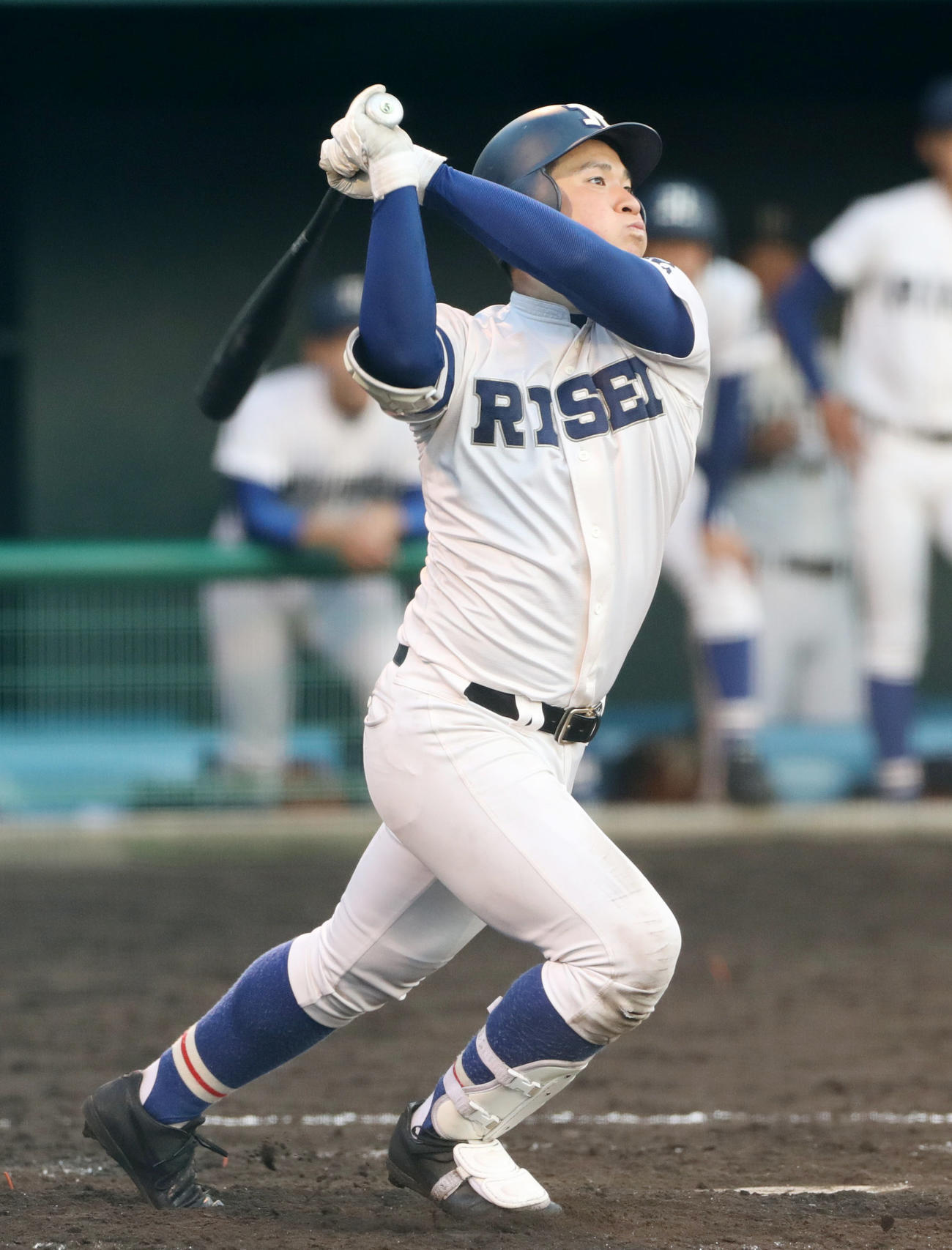 本塁打を放つ履正社・小深田大地（2019年10月27日撮影）