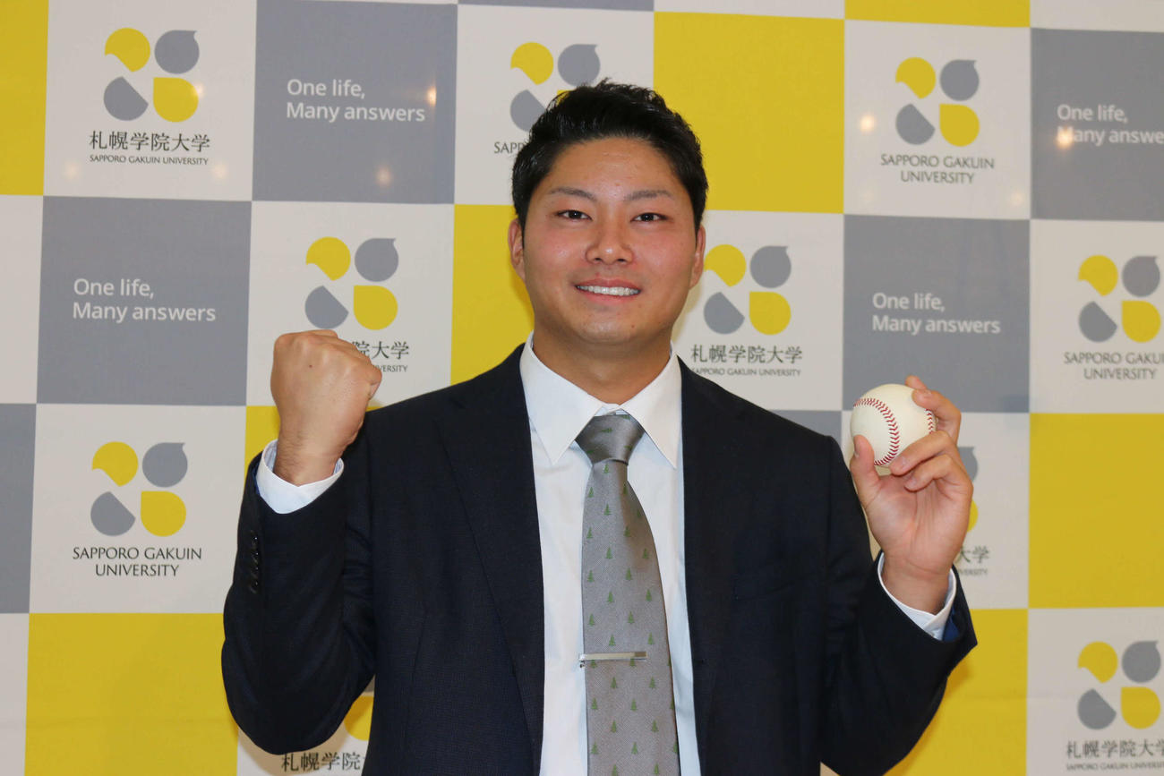 札幌学院大初のドラフト指名となった中日育成1位の近藤（撮影・中島宙恵）