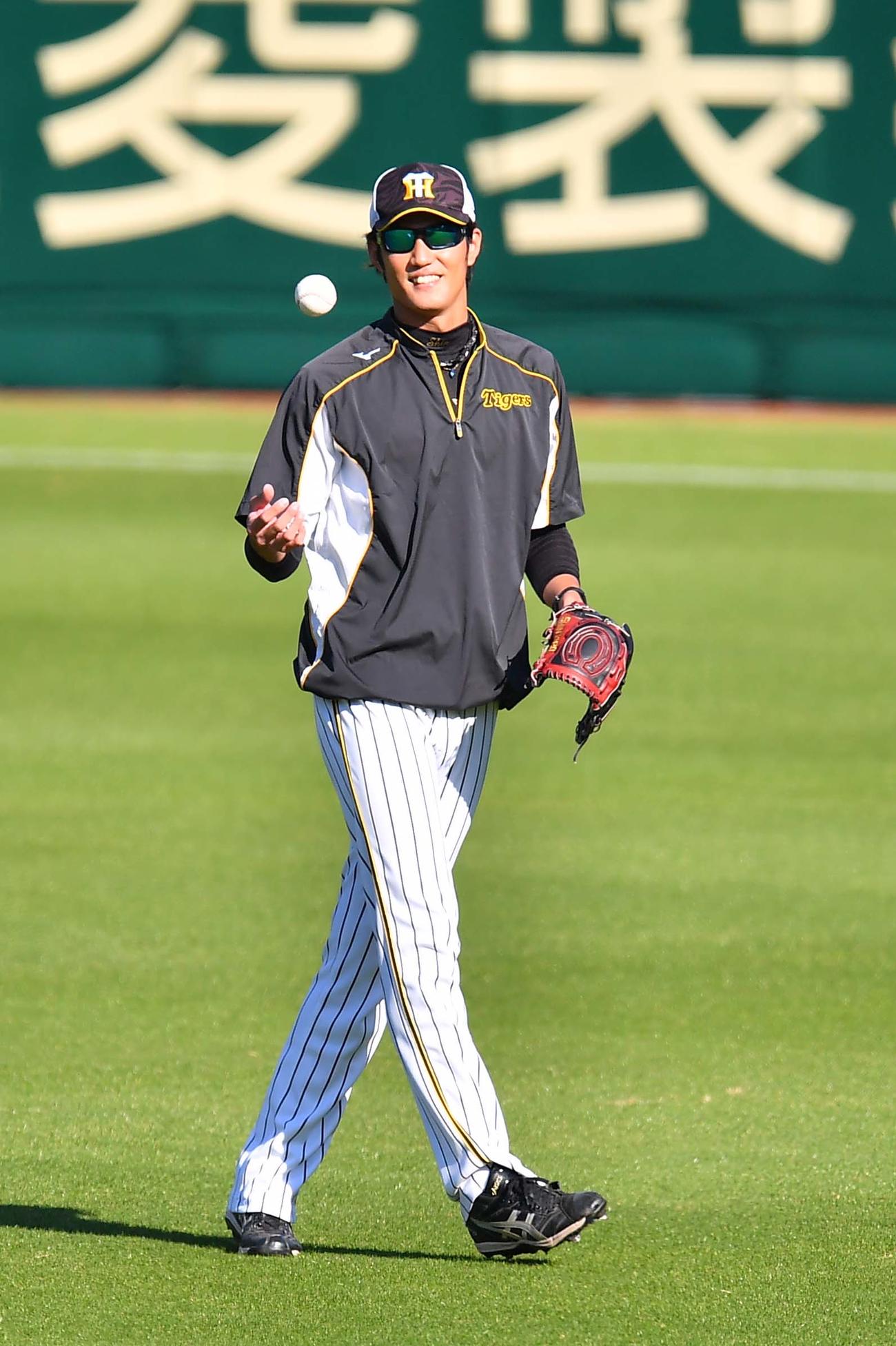 阪神対中日　キャッチボールをして調整する藤浪晋太郎（撮影・上田博志）