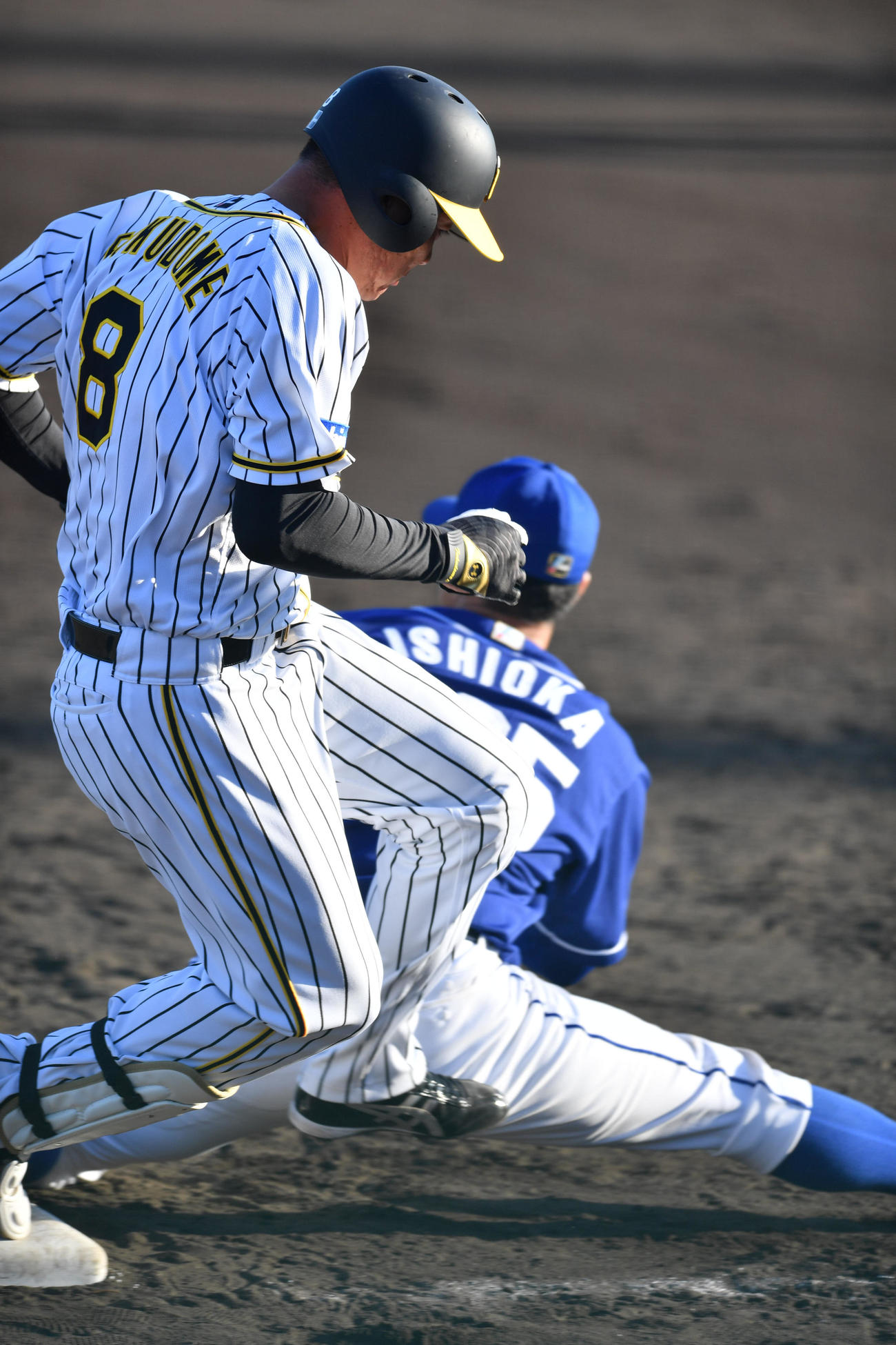 ウエスタンリーグ阪神対中日　9回裏阪神2死三塁、福留孝介は遊撃へ同点適時内野安打を放つ（撮影・岩下翔太）