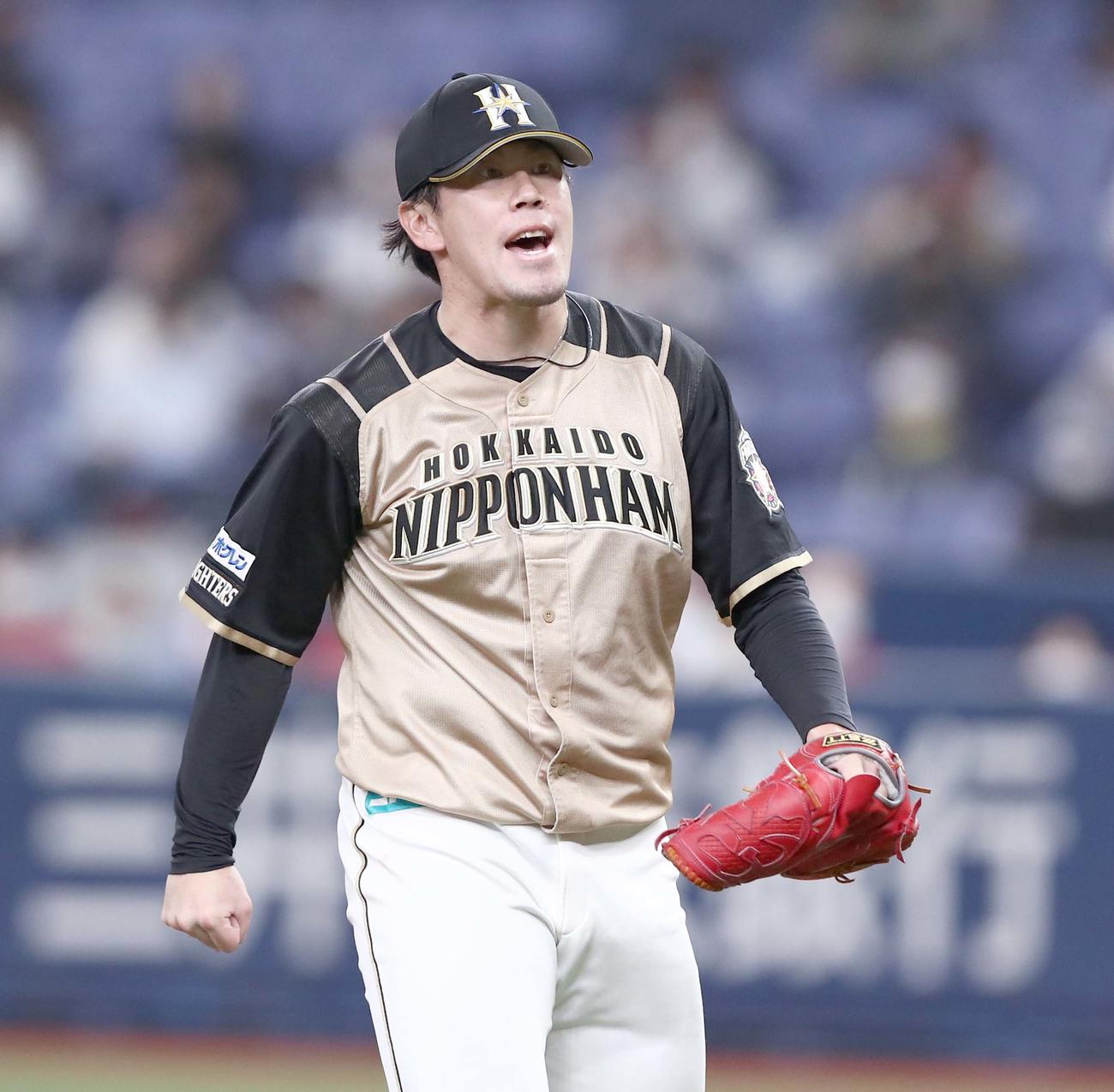 オリックス対日本ハム　3回裏オリックス2死満塁、モヤを三振にとり叫ぶ西村（撮影・黒川智章）