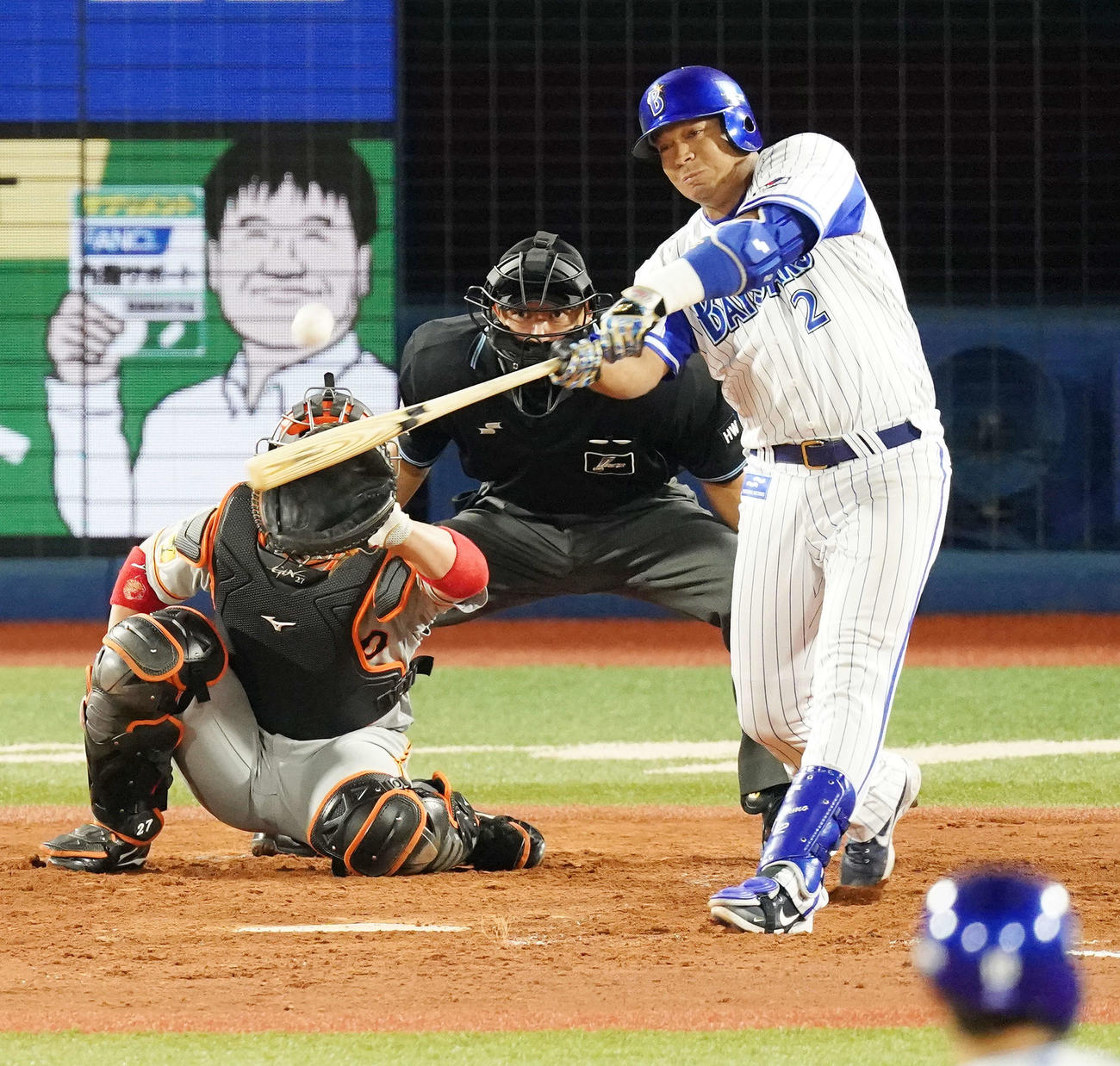 DeNA対巨人　5回裏DeNA2死満塁、左越え満塁本塁打を放つロペス（撮影・江口和貴）