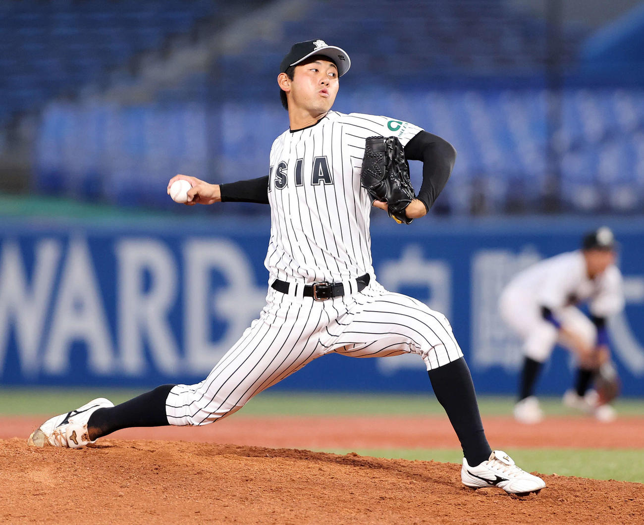 亜大対東洋大　先発し力投する亜大・平内（撮影・鈴木正人）