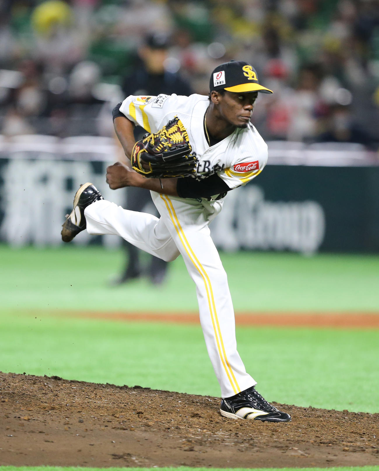 ソフトバンク対ロッテ　8回に3番手で登板したモイネロ（撮影・菊川光一）