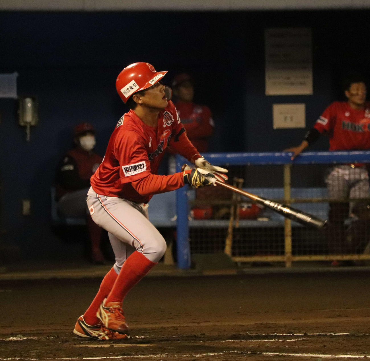 ルートインBCリーグ神奈川戦　2回表信濃1死走者なし、右中間へ三塁打を放つ赤羽（撮影・小早川宗一郎）