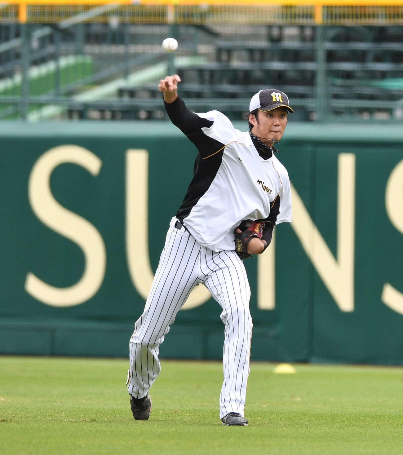 阪神対中日23回戦　キャッチボールを行う藤浪晋太郎（撮影・岩下翔太）