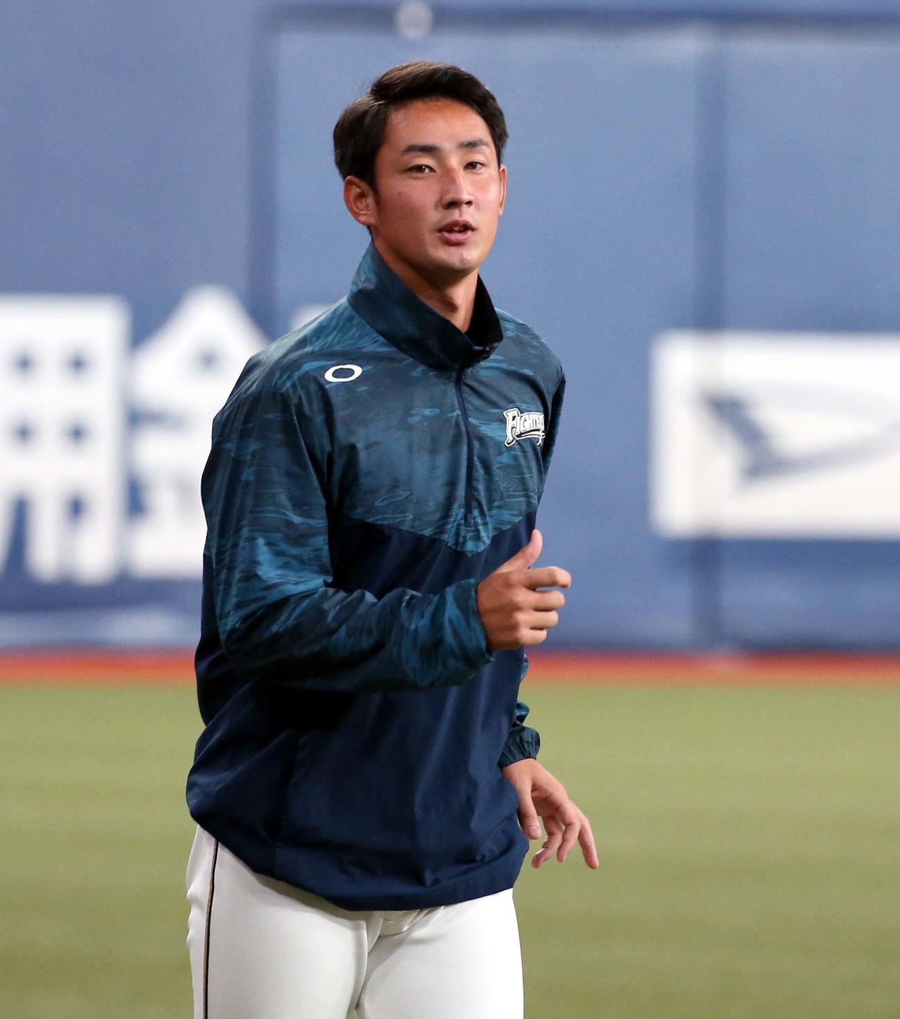 オリックス対日本ハム　ランニングする望月（撮影・黒川智章）