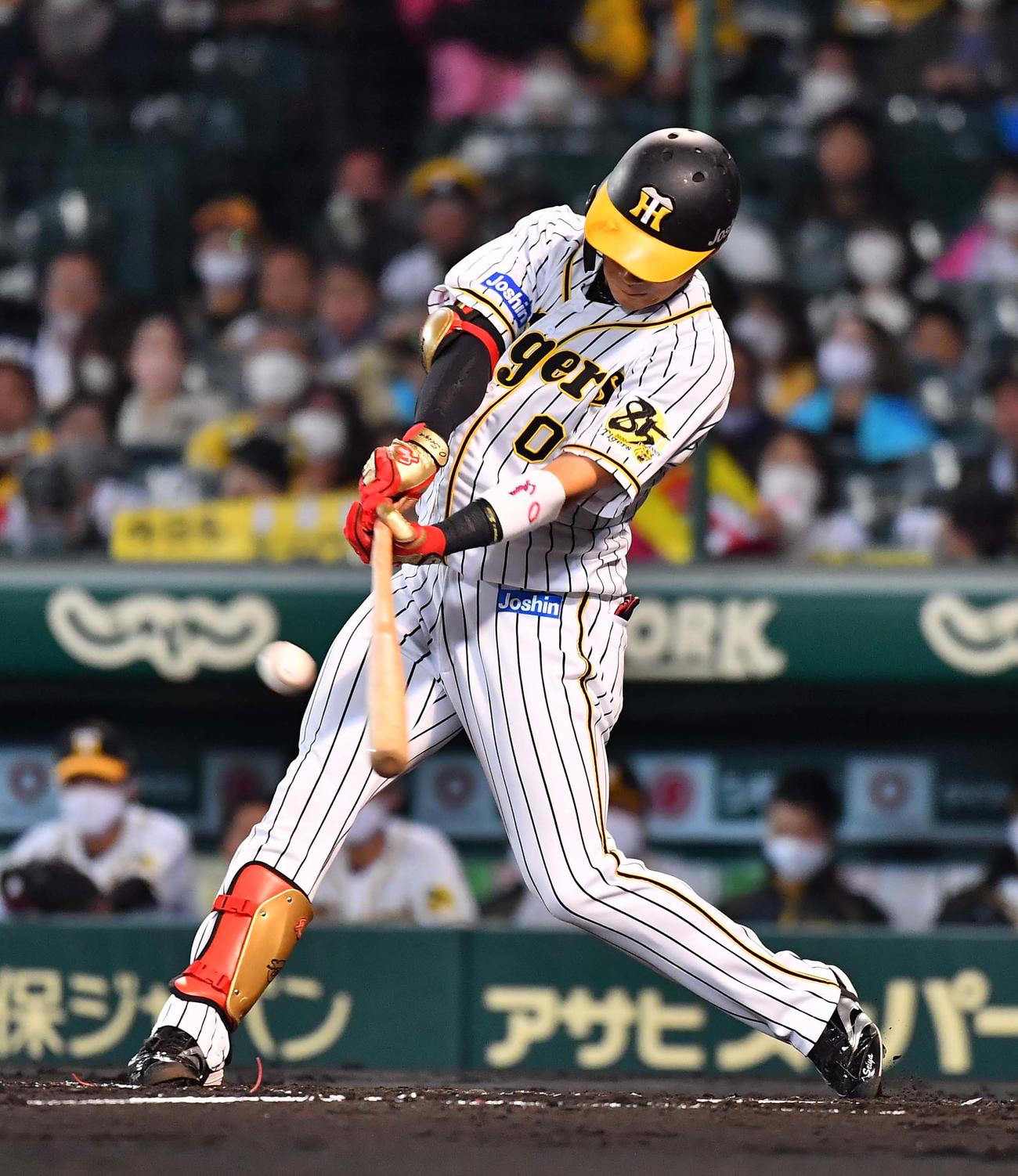 阪神対中日　2回裏阪神無死一、三塁、左前に同点適時打を放つ木浪（撮影・上田博志）