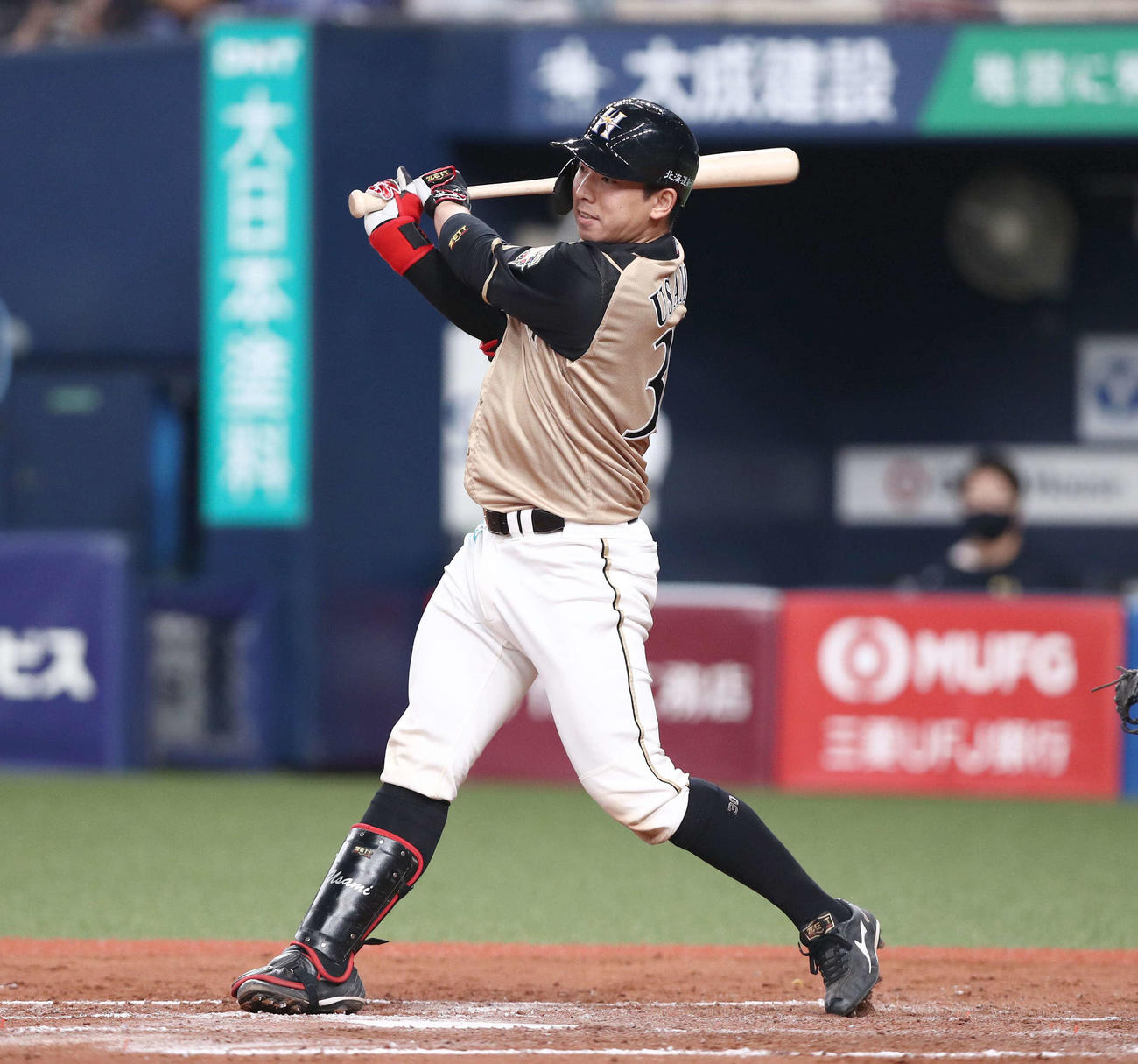 オリックス対日本ハム　9回表日本ハム2死一、二塁、左前適時打を放つ宇佐見（撮影・黒川智章）