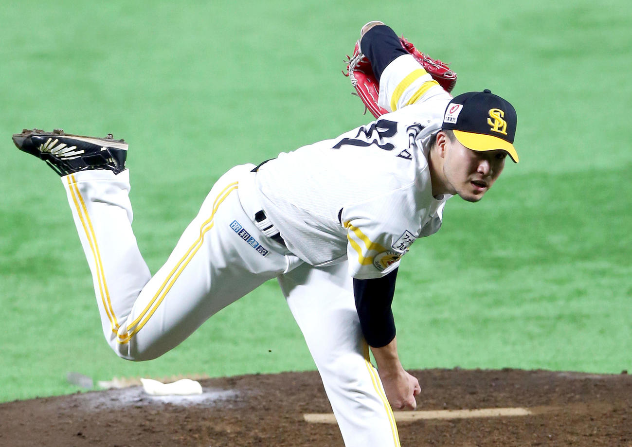 ソフトバンク対ロッテ20回戦　5回、好投する千賀滉大（撮影・上山淳一）