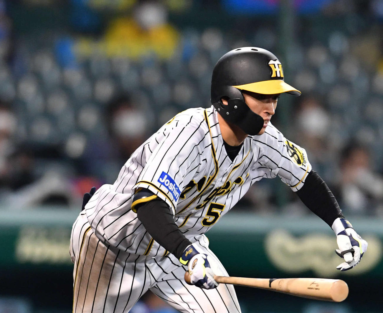 阪神対中日23回戦　8回裏阪神2死二、三塁、近本光司は右前へ2点適時打を放つ（撮影・岩下翔太）
