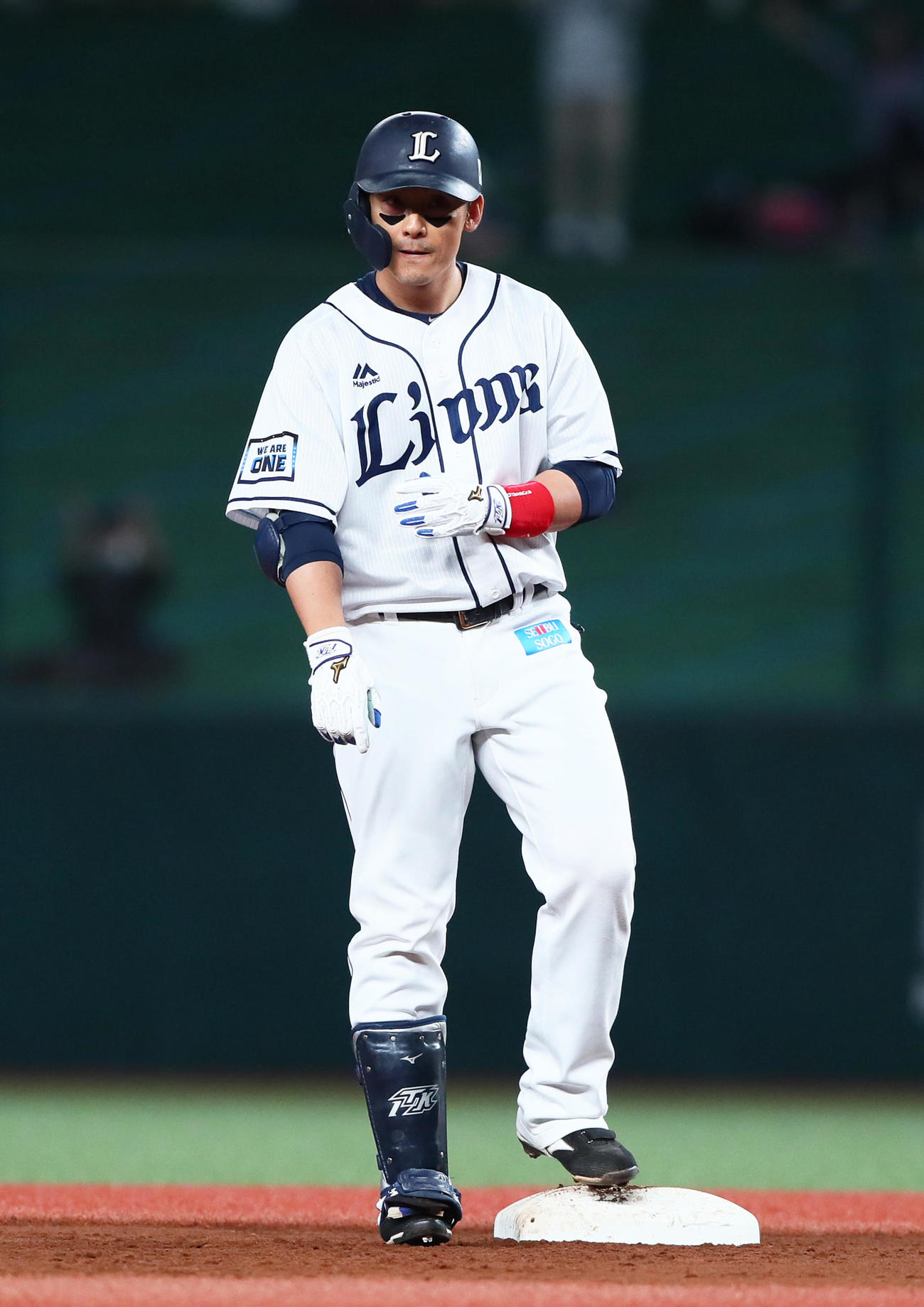 西武対楽天　6回裏西武1死一、二塁、中越え2点適時二塁打を放った栗山（撮影・足立雅史）