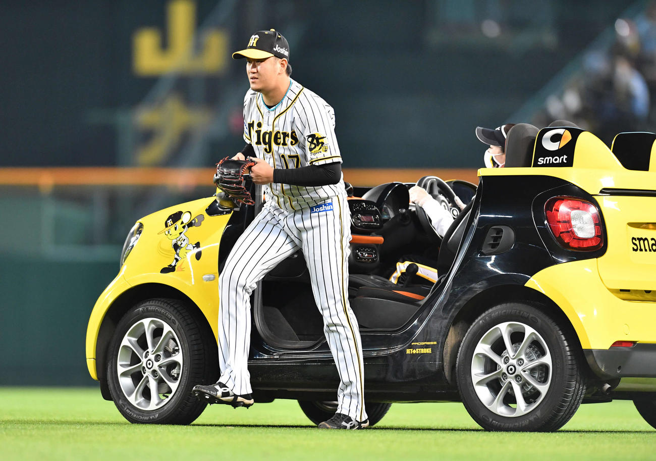 5回表、阪神2番手として登板した岩貞（撮影・岩下翔太）