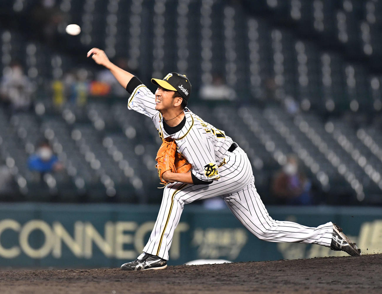阪神対中日　9回表中日2死、阪神7番手で登板した藤川球児（撮影・岩下翔太）
