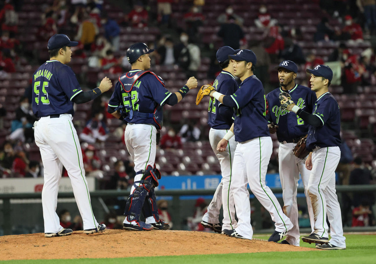 広島対ヤクルト　延長10回、3対3のドローに終わったヤクルト（撮影・加藤孝規）