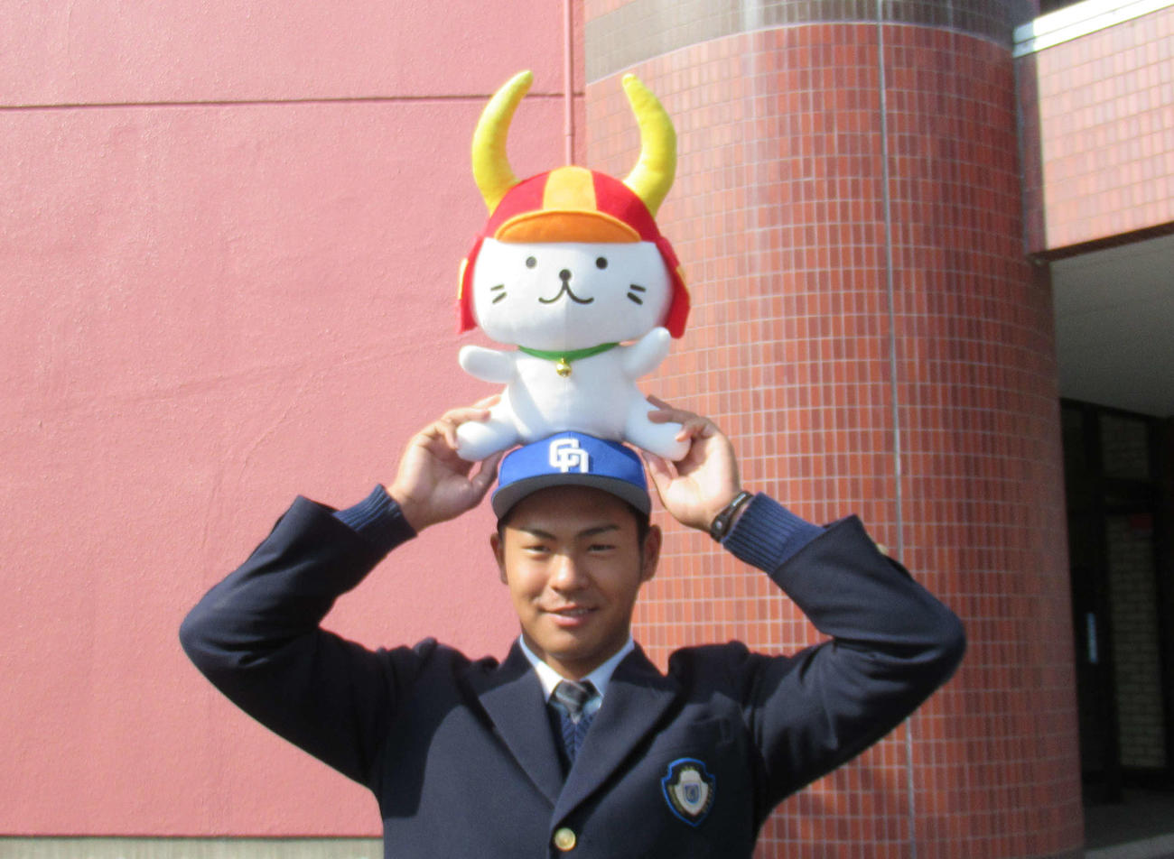 地元のマスコットキャラ・ひこにゃんに負けない全国区キャラを目指す中日ドラフト3位、近江・土田龍空内野手