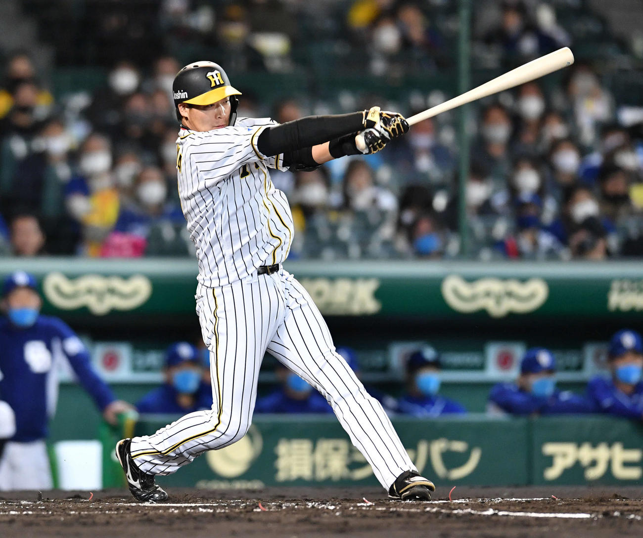 阪神対中日　1回裏阪神無死一、三塁、大山悠輔の遊ゴロの間に三塁走者が生還し1点を勝ち越す（撮影・岩下翔太）