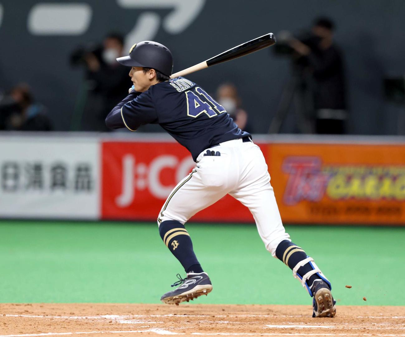日本ハム対オリックス　5回表オリックス1死三塁、中前適時打を放つ佐野（撮影・黒川智章）