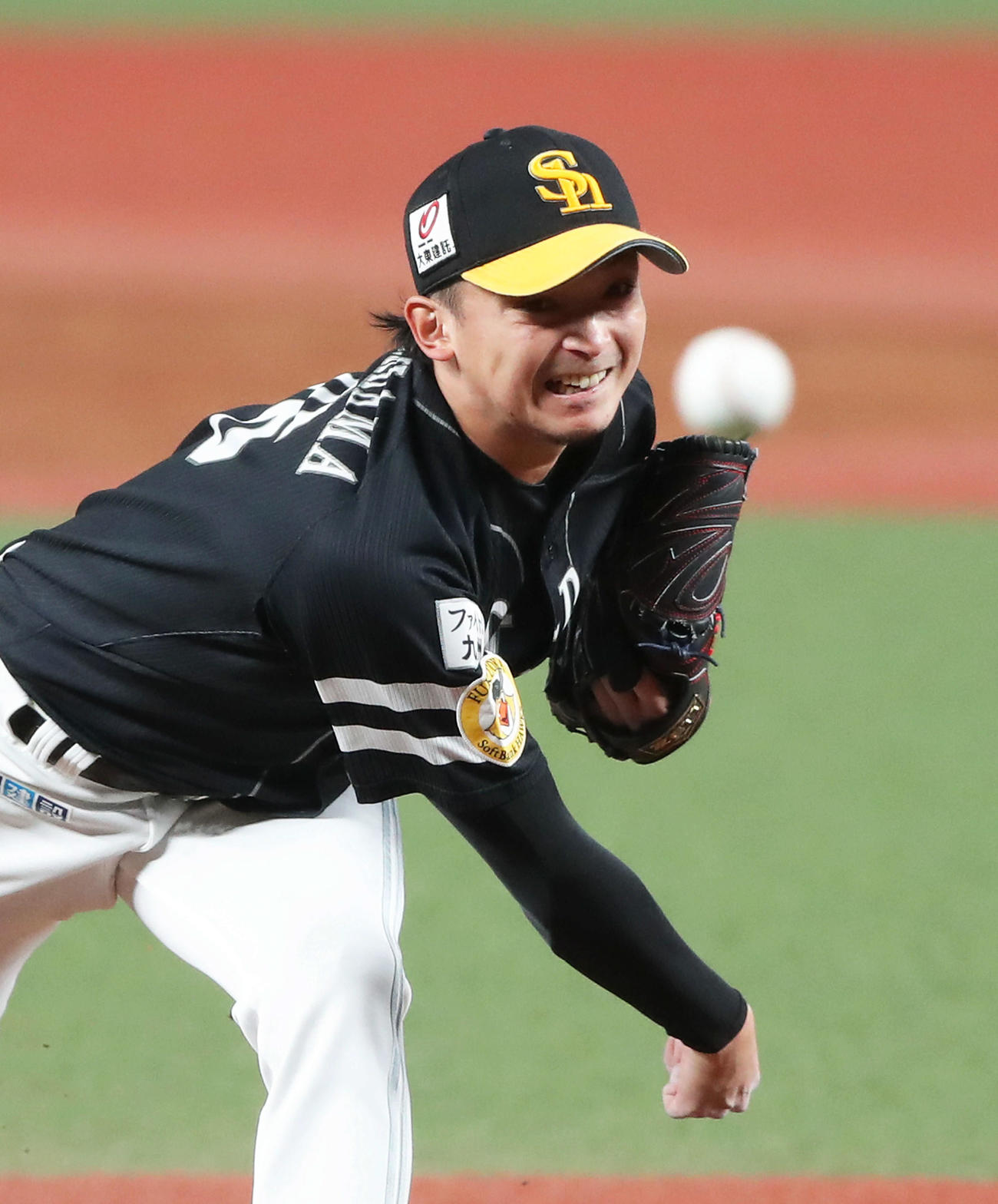 西武対ソフトバンク　4回裏西武無死一塁、力投する東浜（撮影・河田真司）