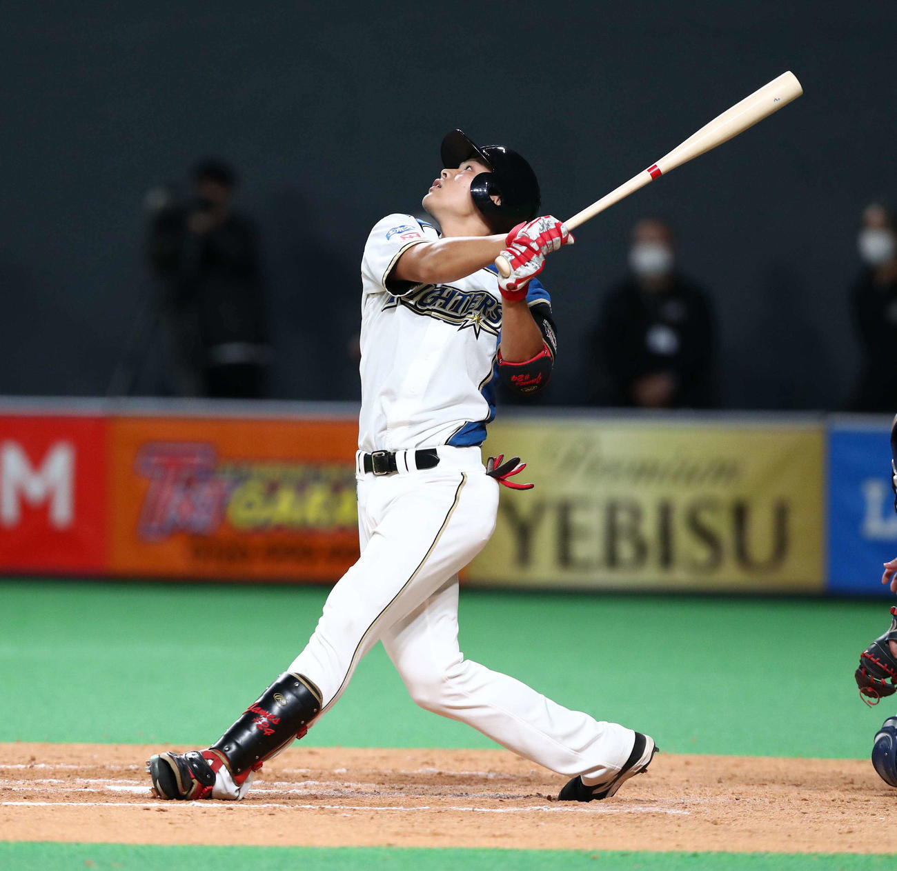 日本ハム対オリックス　9回裏日本ハム2死一、二塁、二飛に終わる野村（撮影・黒川智章）