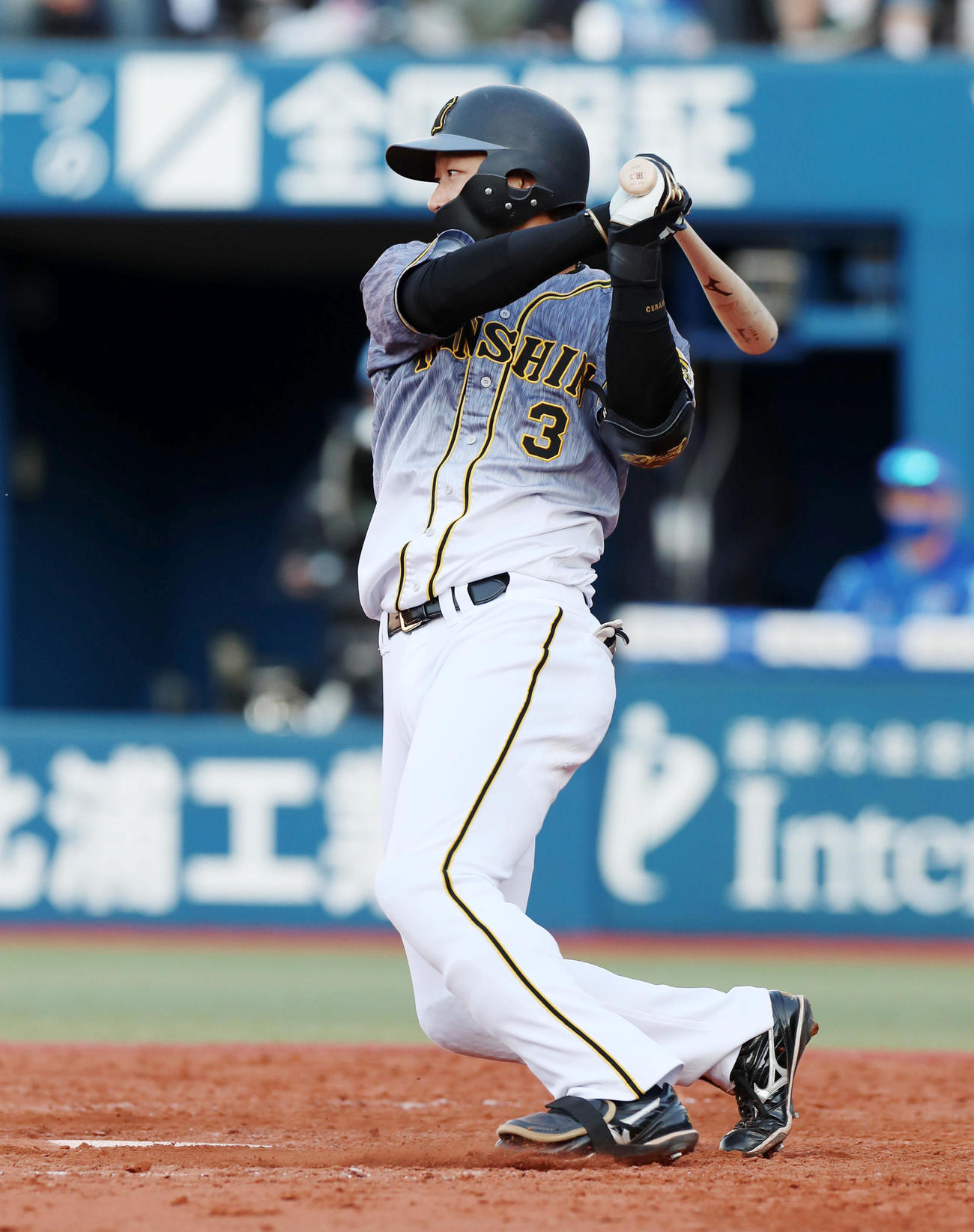 DeNA対阪神　5回表阪神1死満塁、大山は中前適時打を放つ（撮影・加藤哉）