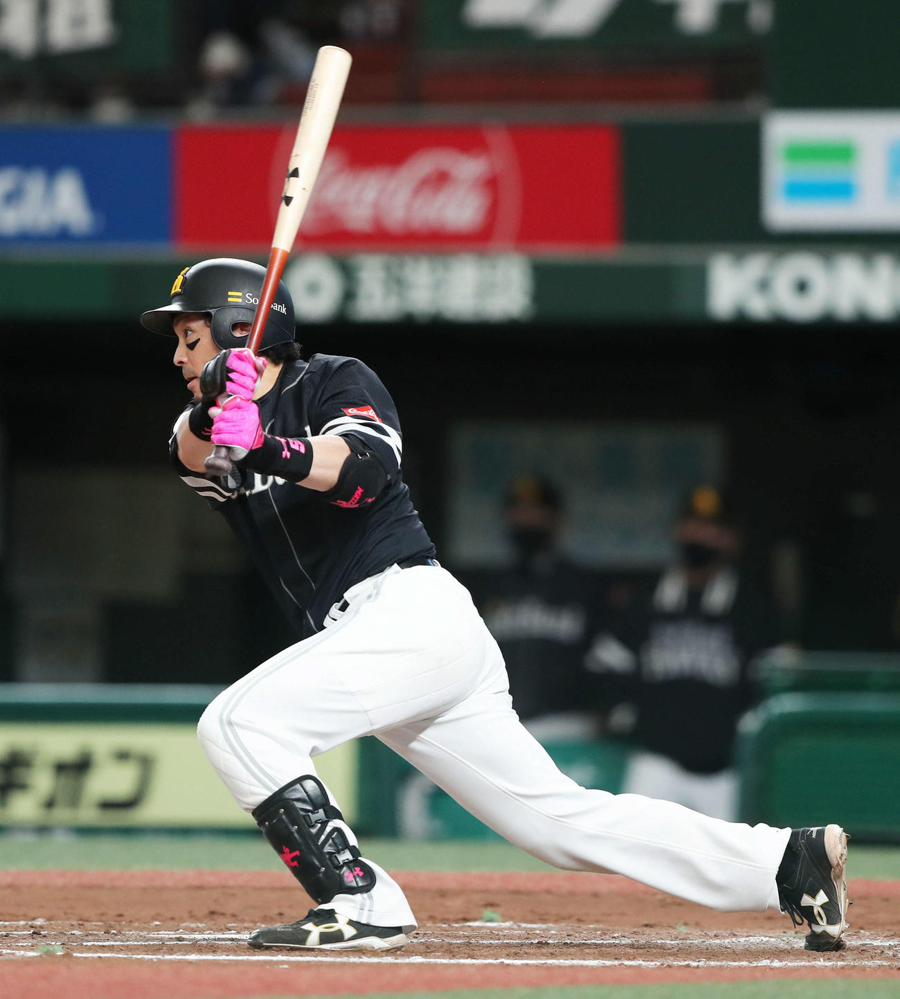 西武対ソフトバンク　7回表ソフトバンク1死三塁、中前適時打を放つ松田（撮影・河田真司）