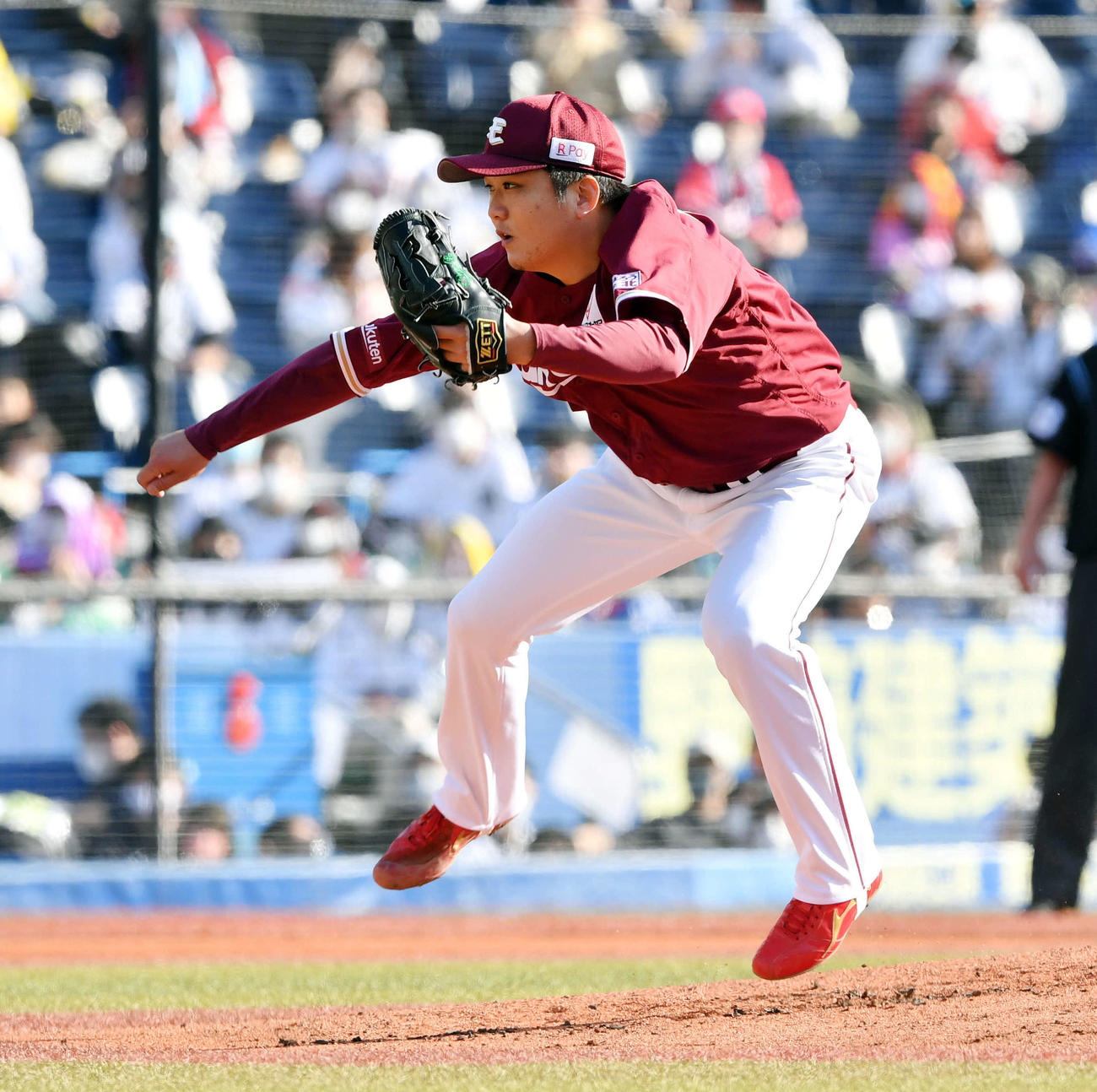 ロッテ対楽天　楽天先発の石橋（撮影・滝沢徹郎）