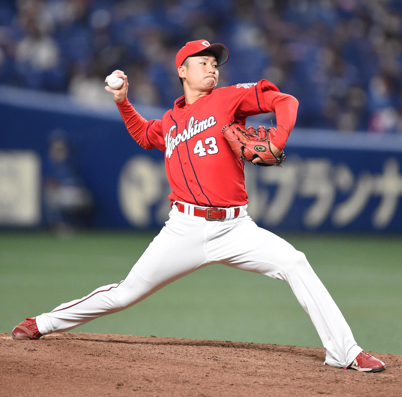プロ野球中日対広島　7回裏中日1死二、三塁、広島3番手で登板する島内颯太郎（撮影・森本幸一）