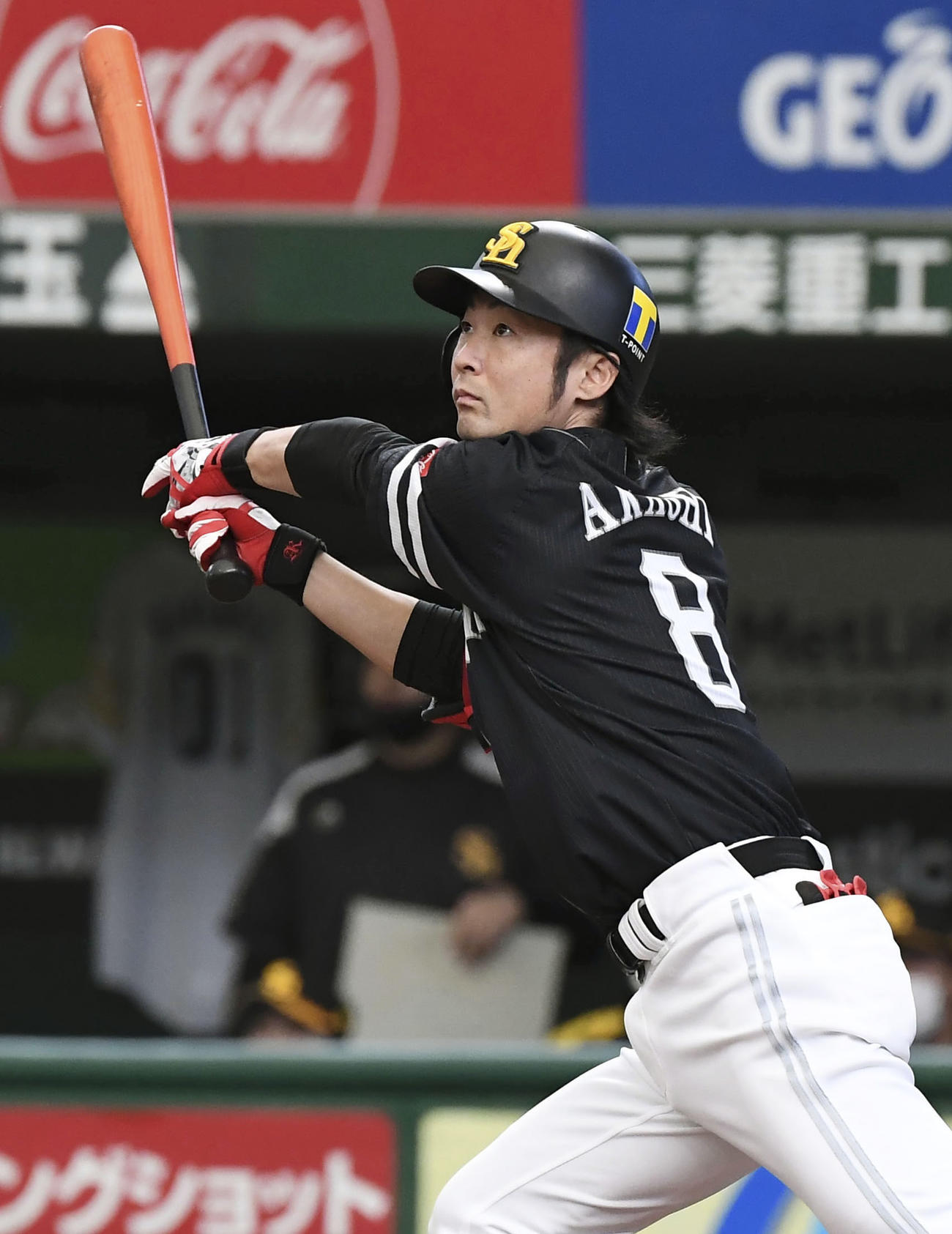 1回ソフトバンク2死満塁、明石が左越えに走者一掃の先制二塁打を放つ（共同）