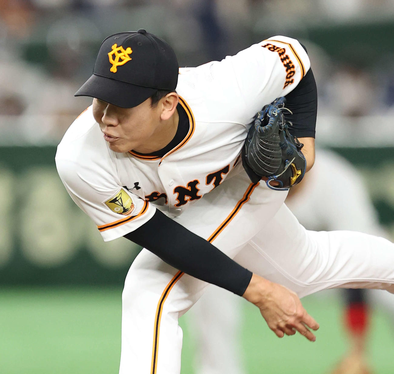 巨人対ヤクルト　力投する巨人先発の畠（撮影・河野匠）