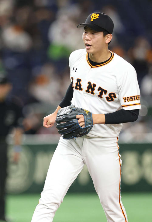巨人対ヤクルト 3回表ヤクルト2死、塩見を空振り三振に仕留め、引き揚げる畠(撮影・河野匠)