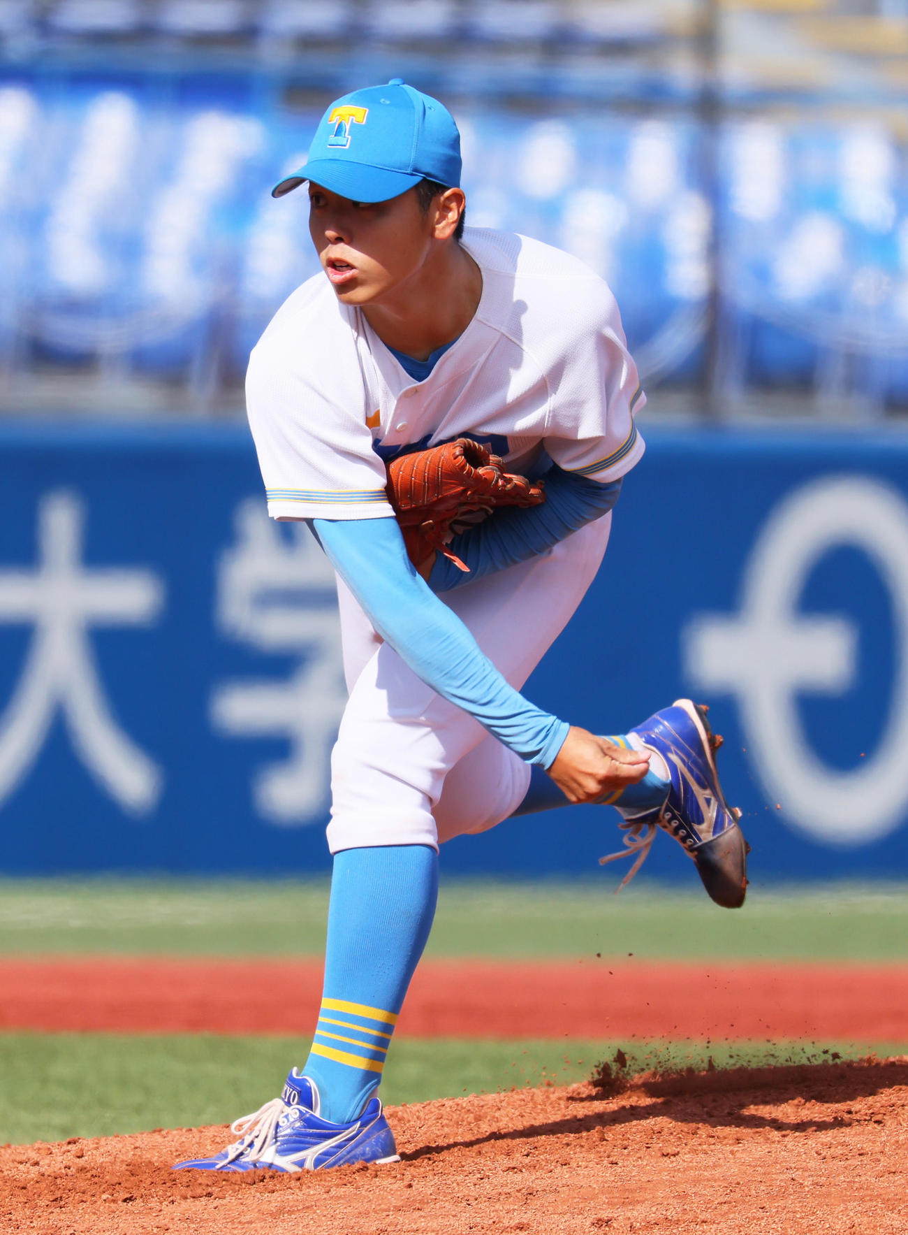 東大対明大　東大先発の井沢（撮影・足立雅史）