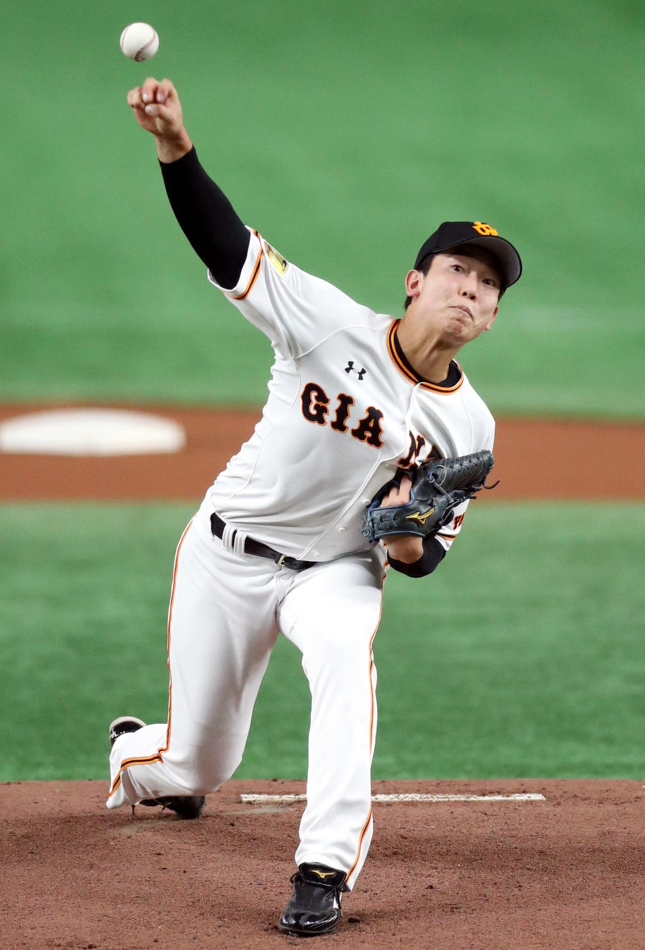 巨人対ヤクルト　巨人先発の畠（撮影・狩俣裕三）