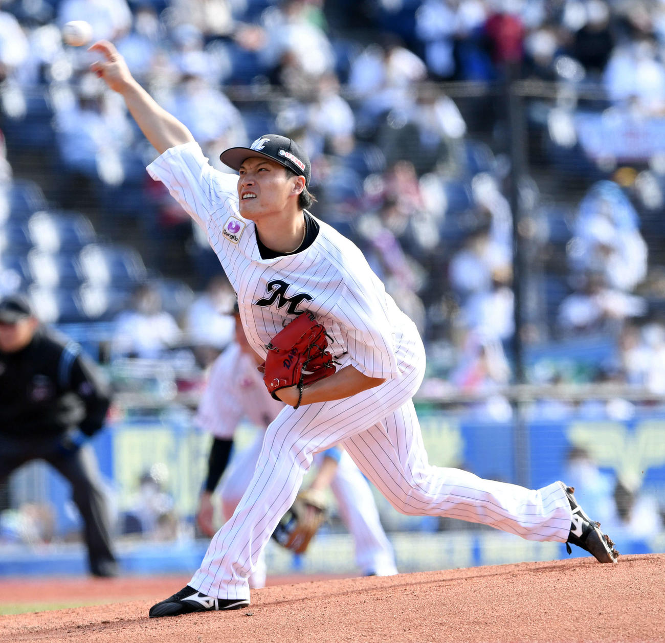 ロッテ対楽天　ロッテ先発の岩下（撮影・滝沢徹郎）