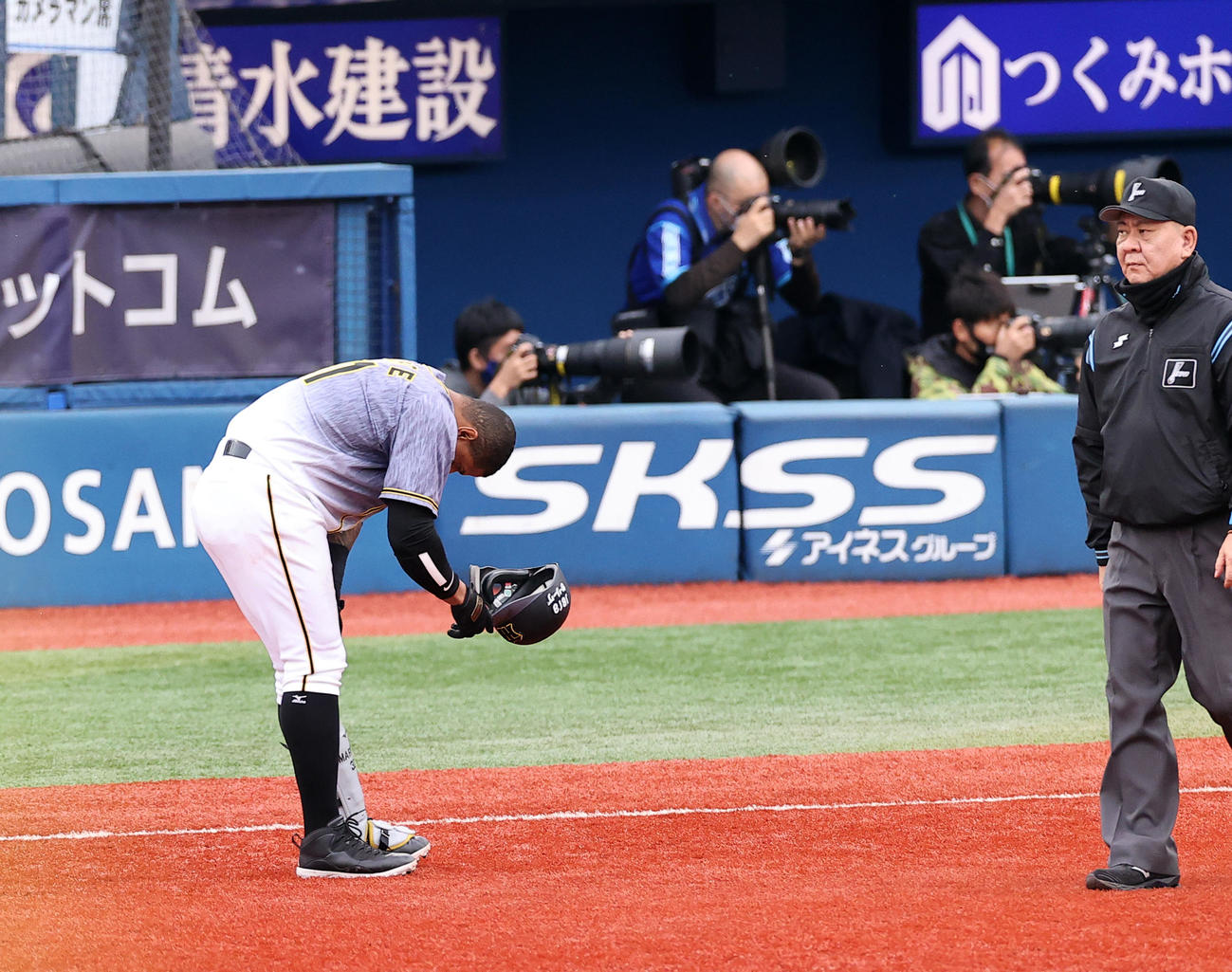 DeNA対阪神　5回表阪神1死満塁、マルテは遊ゴロ併殺に倒れがっくり（撮影・浅見桂子）