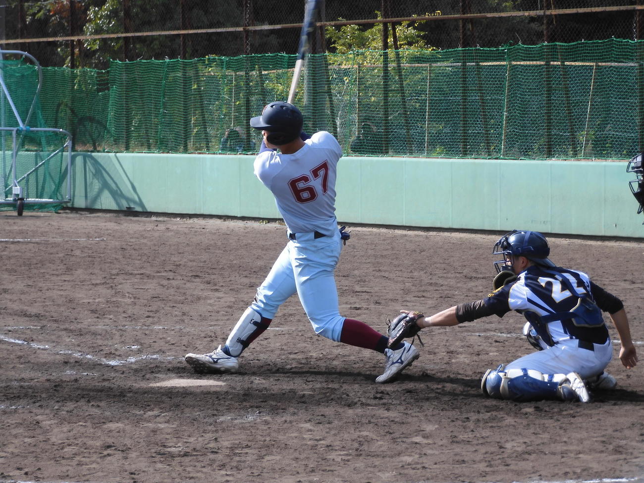 近大対大産大　タイブレークを想定した練習試合の延長10回裏1死二、三塁、近大・佐藤は中越えにサヨナラ3点本塁打を放つ（撮影・石橋隆雄）