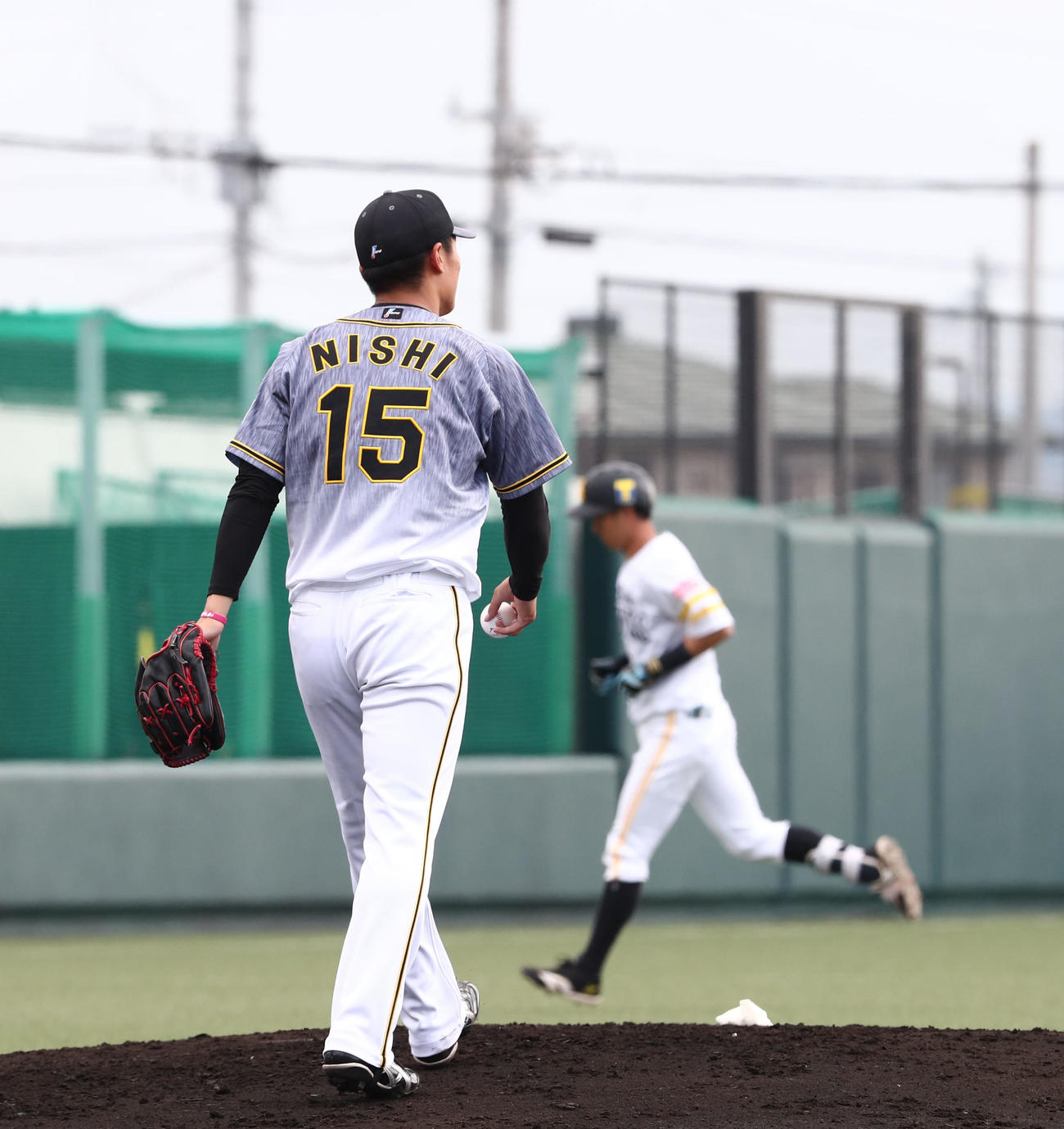 2軍ソフトバンク戦で高田に本塁打を浴びる西純（撮影・梅根麻紀）