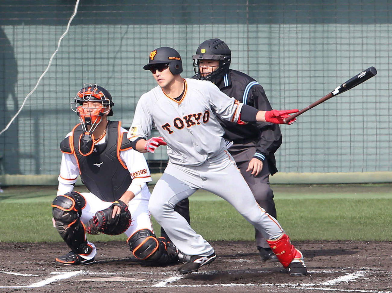 紅組対白組　5回表紅組1死二塁、右前打を放つ村上海斗（2020年2月4日撮影）