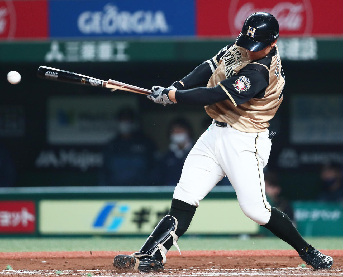 西武対日本ハム　8回表日本ハム1死、バットを折られ二ゴロに倒れた代打清宮（撮影・足立雅史）