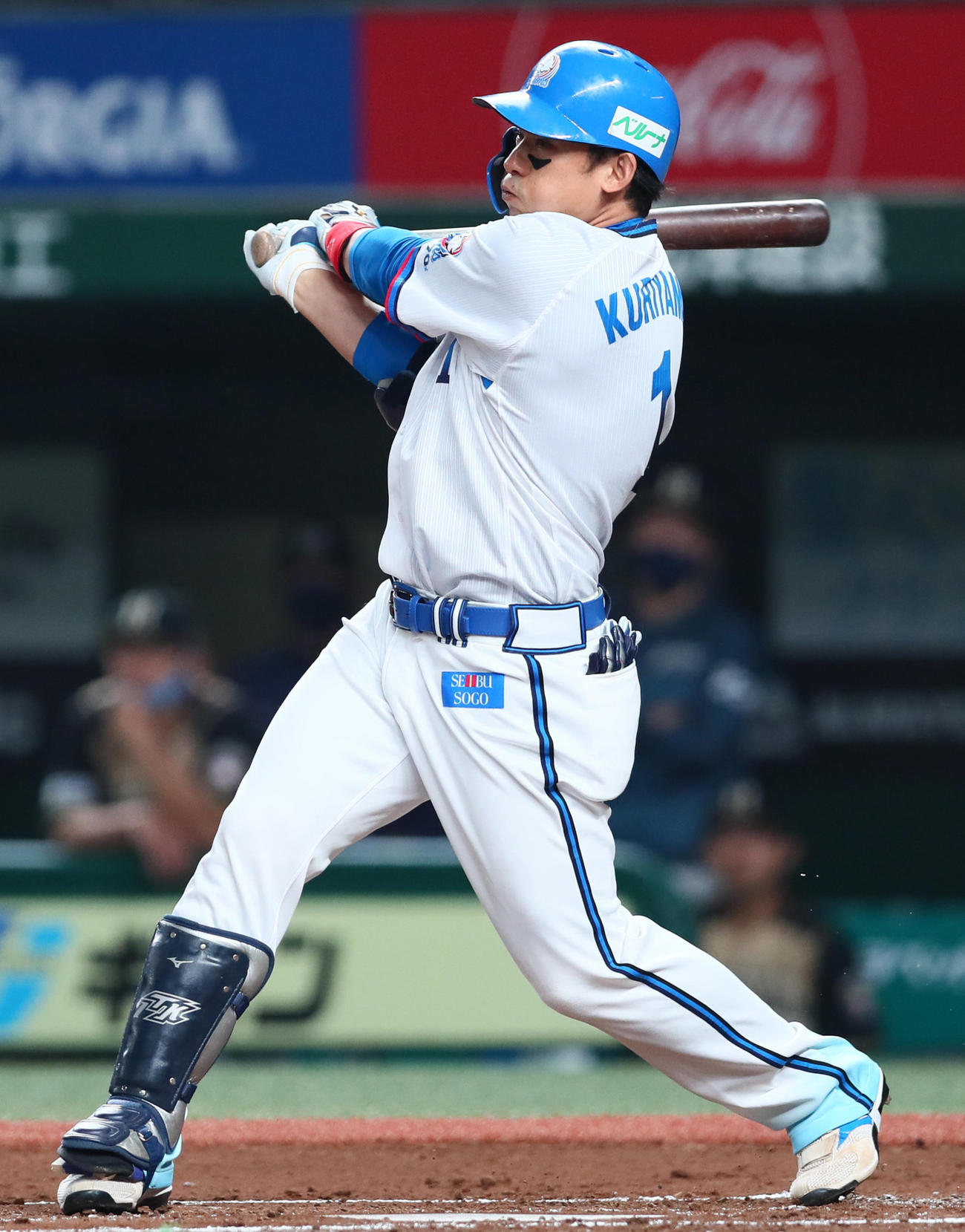 西武対日本ハム　1回裏西武1死二、三塁、左前2点適時打を放つ栗山（撮影・足立雅史）