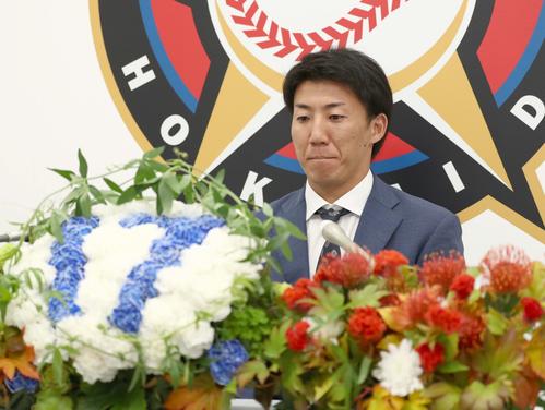 引退会見で神妙な表情の浦野(2020年10月31日)