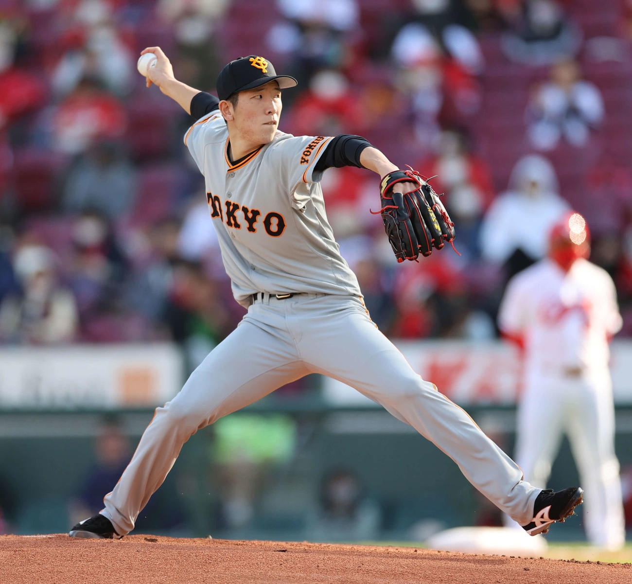 広島対巨人　力投する巨人先発の戸郷（撮影・河野匠）