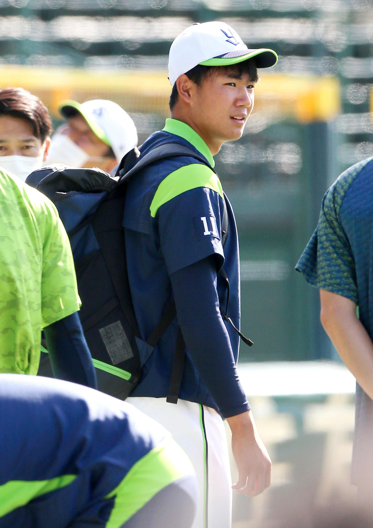 阪神対ヤクルト　ヤクルトの奥川は甲子園のグラウンドに現れる（撮影・上山淳一）